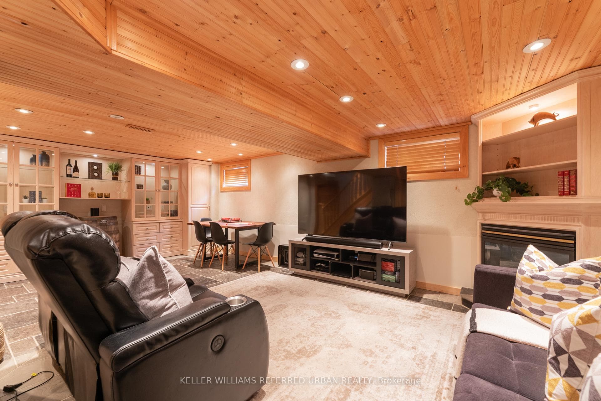 233 Renforth Drive photo 23
