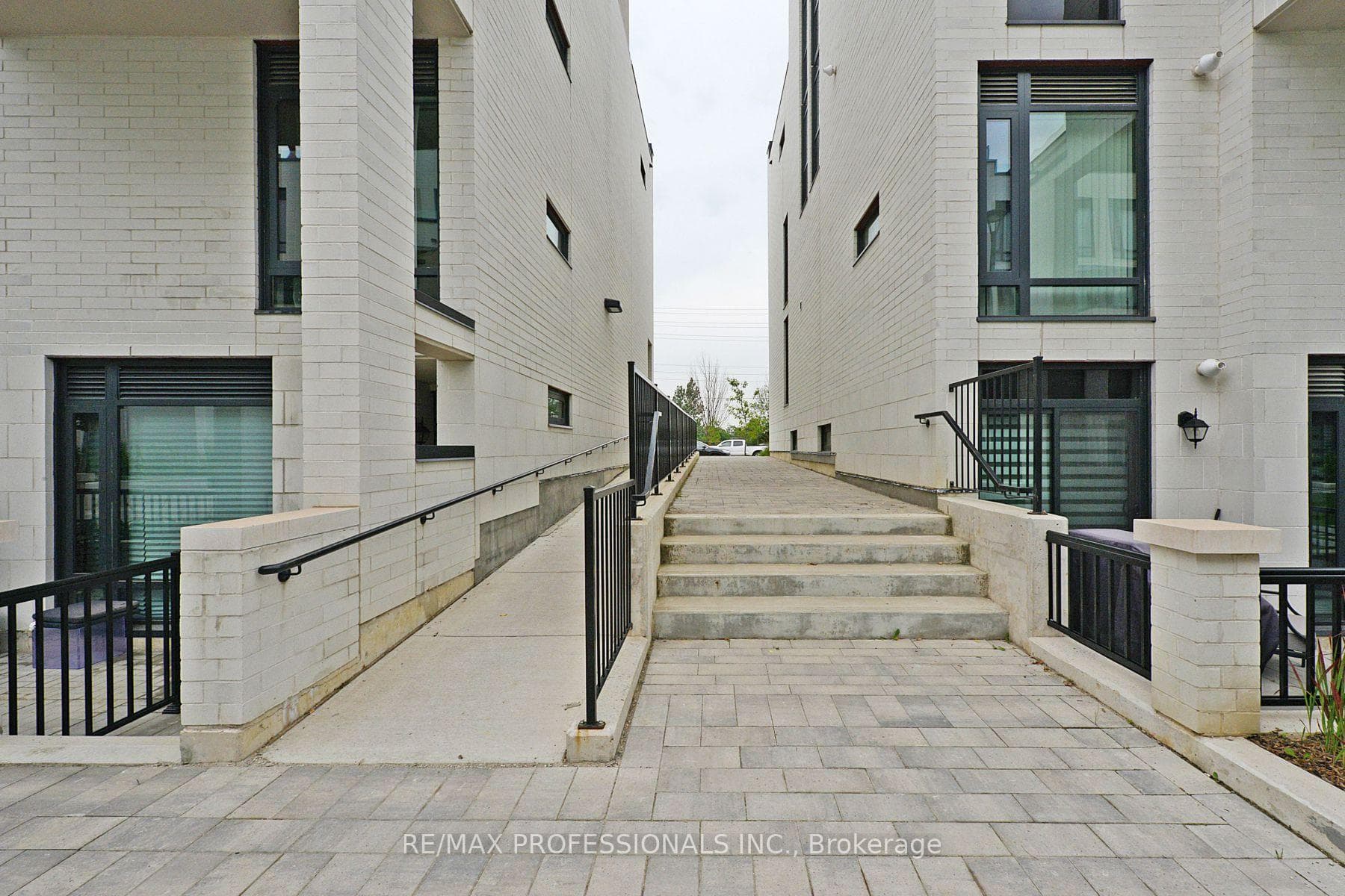 140 Widdicombe Hill Boulevard Unit 601 photo 33