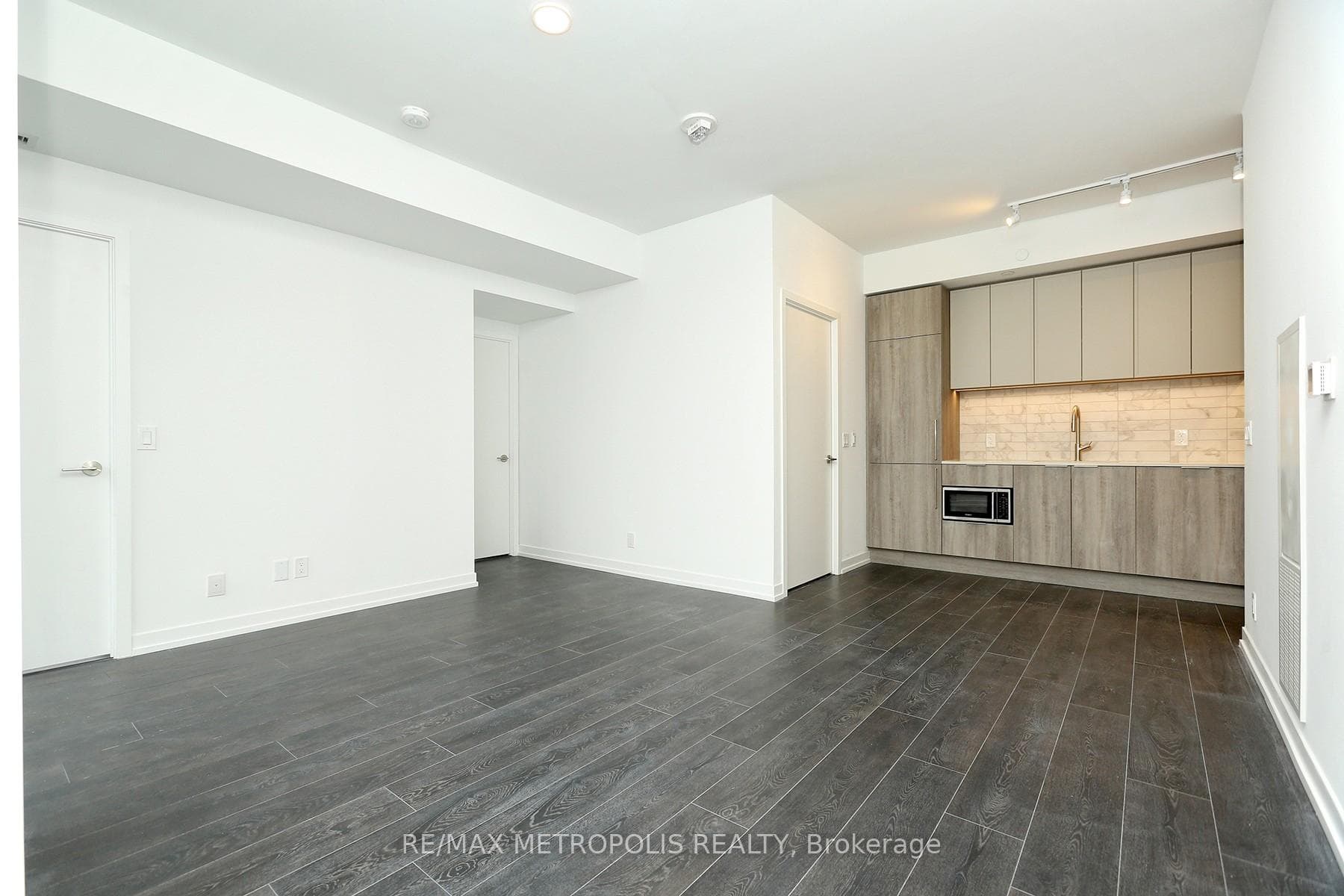 2020 BATHURST Street Unit 518 photo 13
