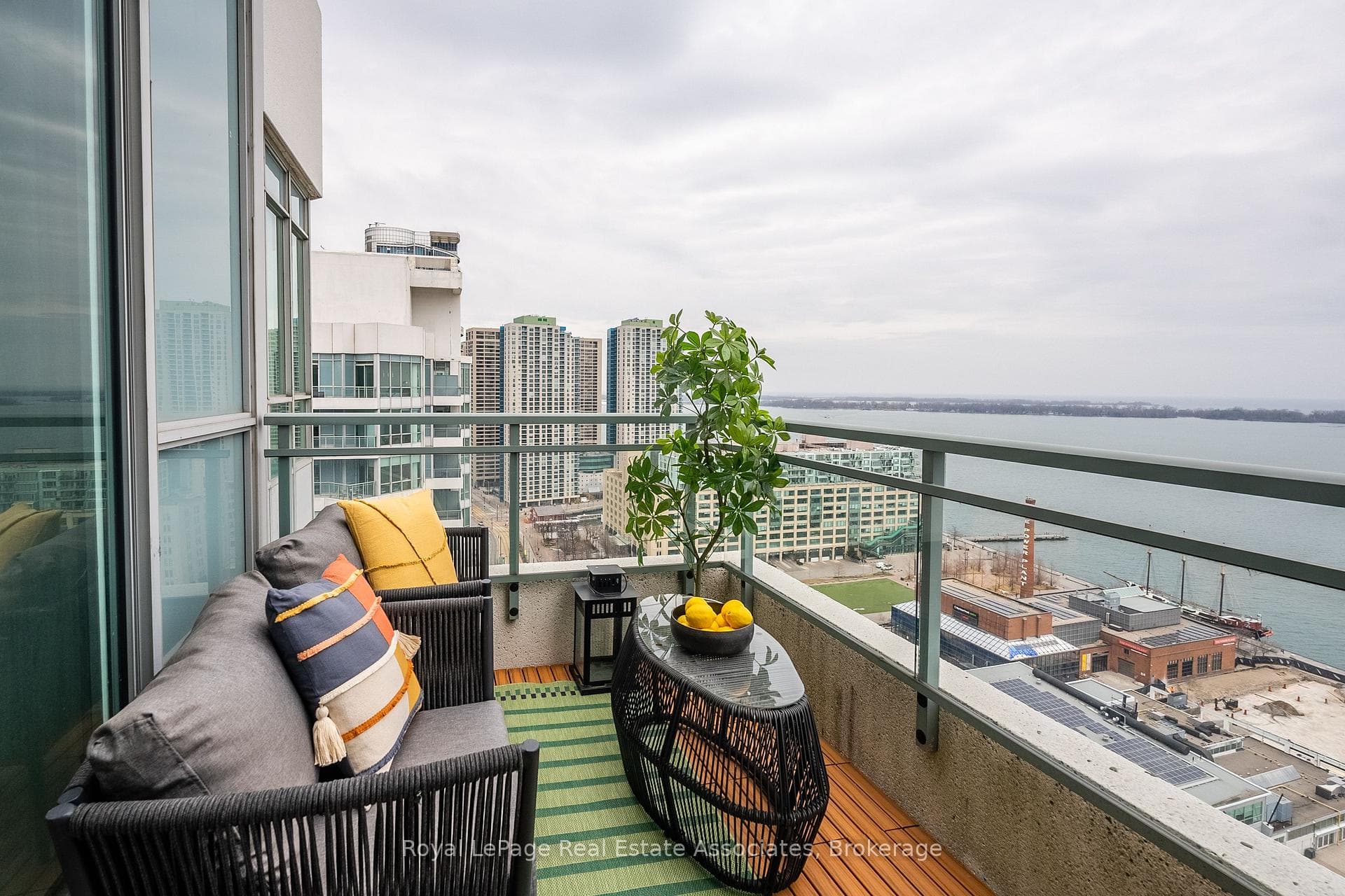 230 Queens Quay Unit 2811 (PH 11) photo 1