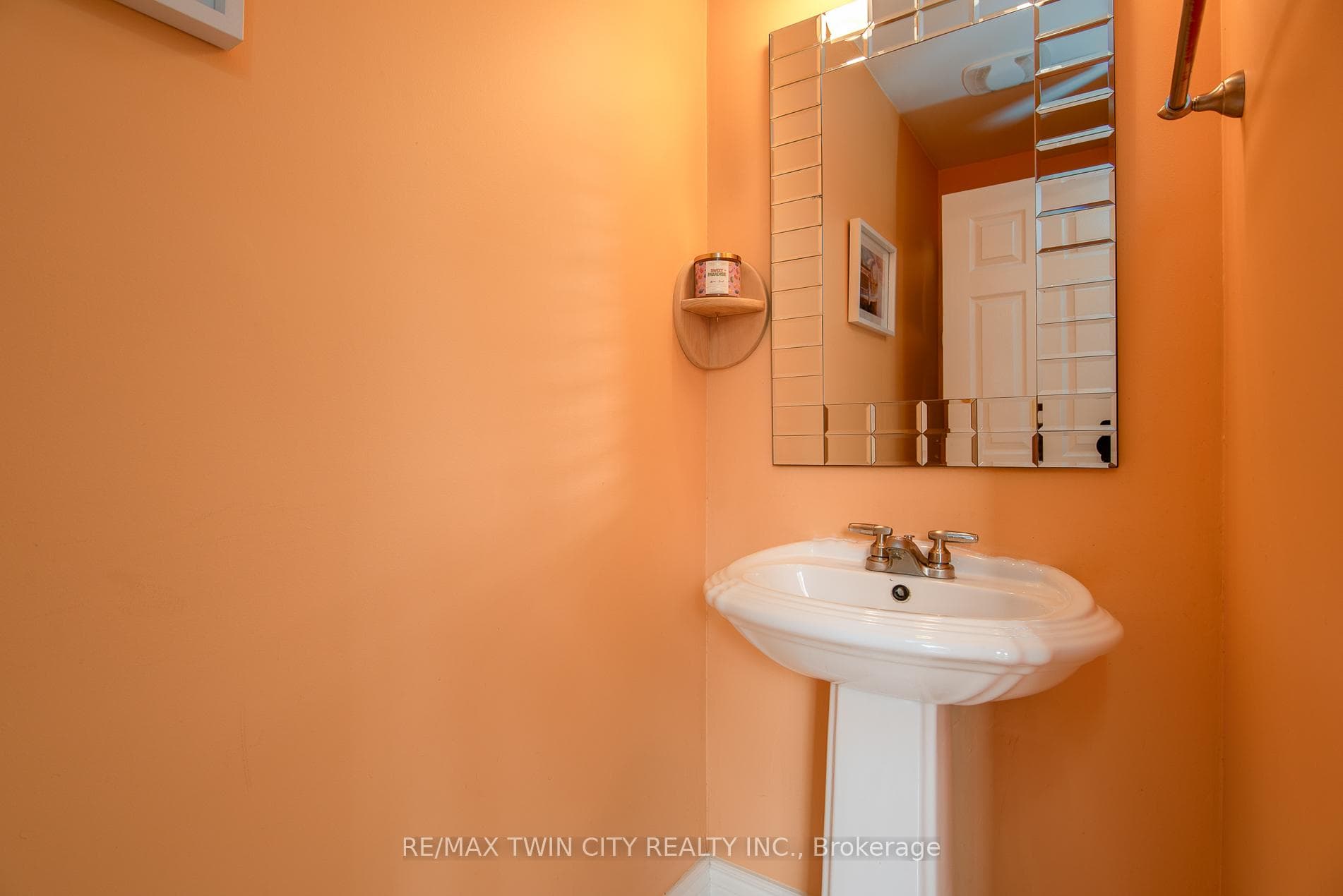 212 Upper Canada Drive photo 27