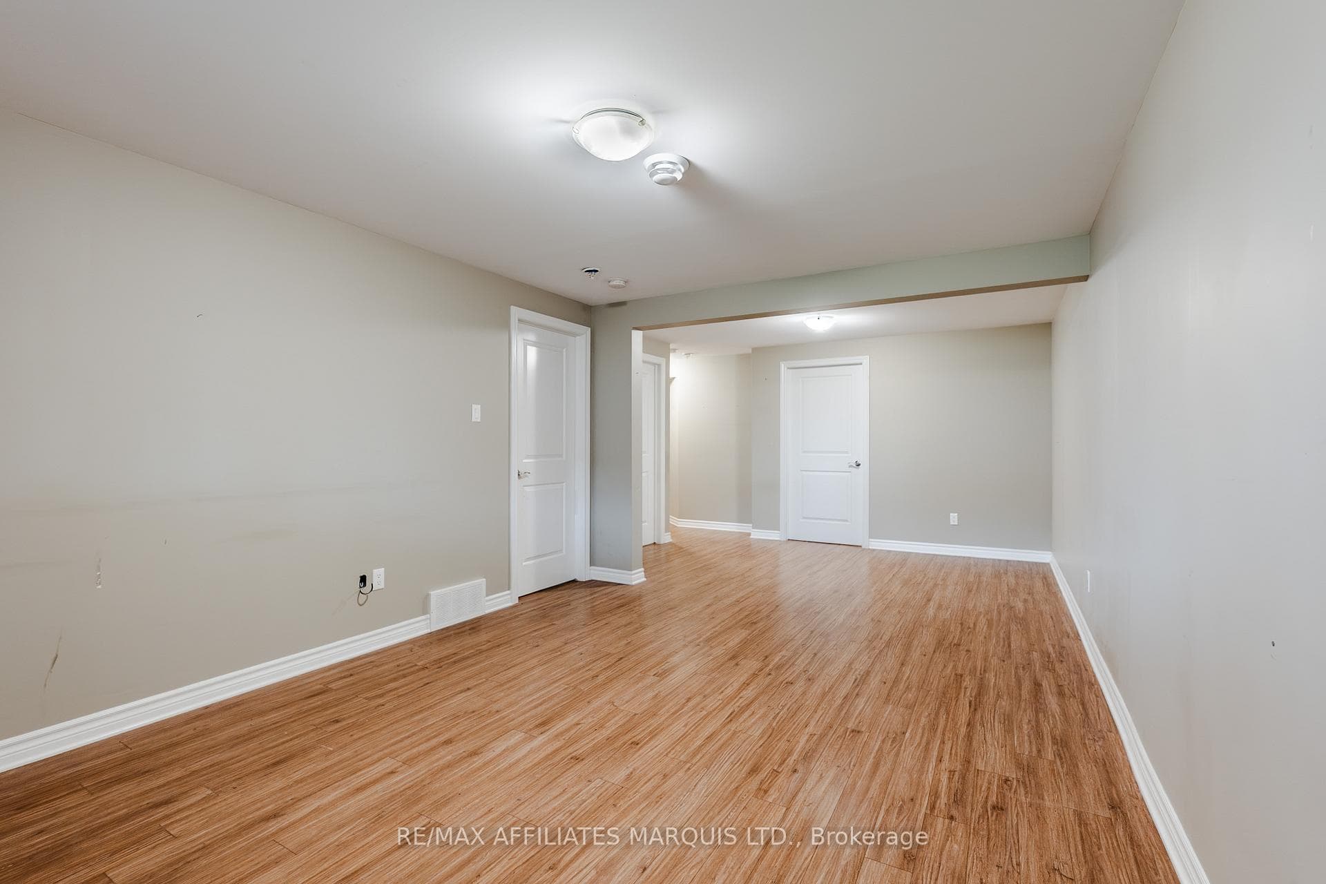 660 Hamilton Crescent photo 29