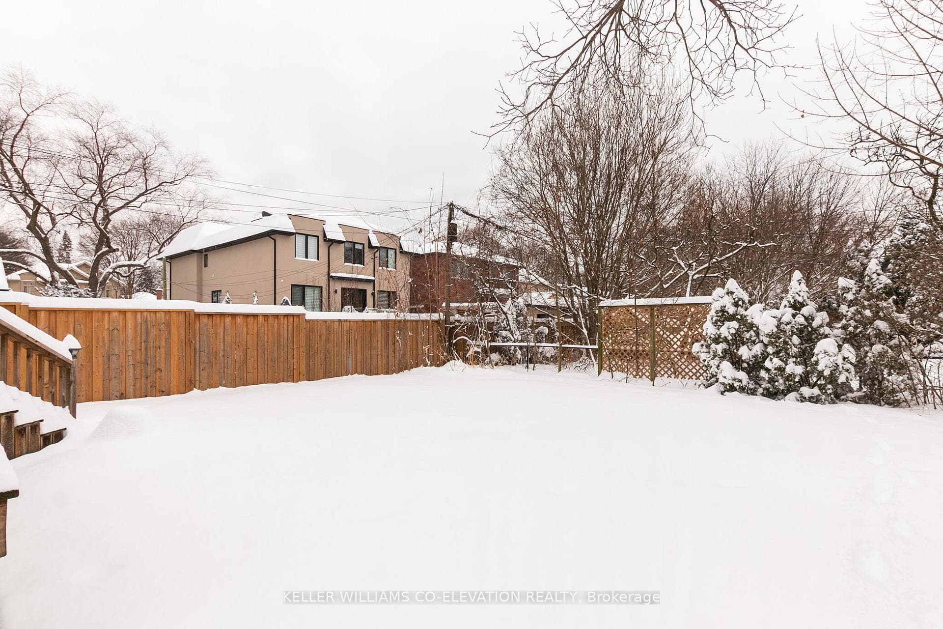 131 Meadowvale Drive photo 38