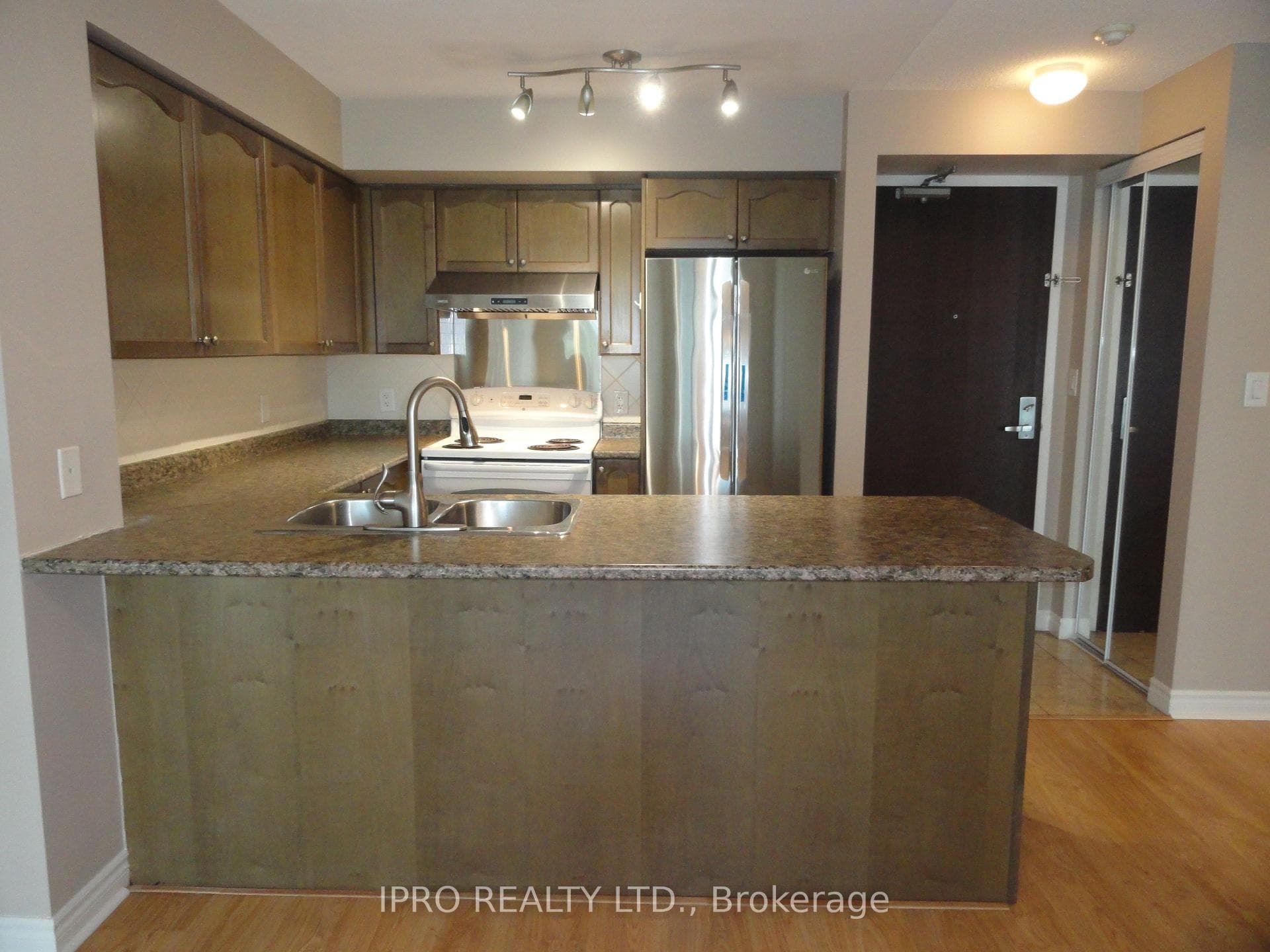 335 Rathburn Road Unit 808 photo 10