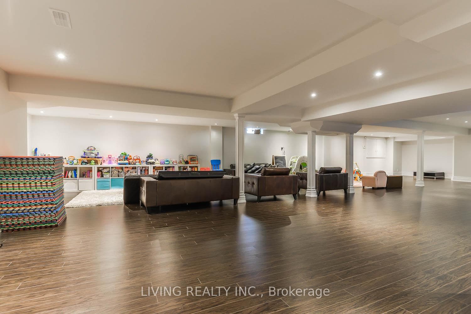 6 Mooregate Court photo 35
