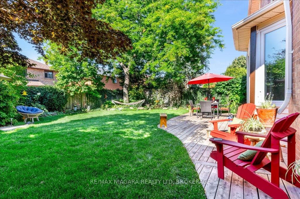 1077 Grandeur Crescent photo 40