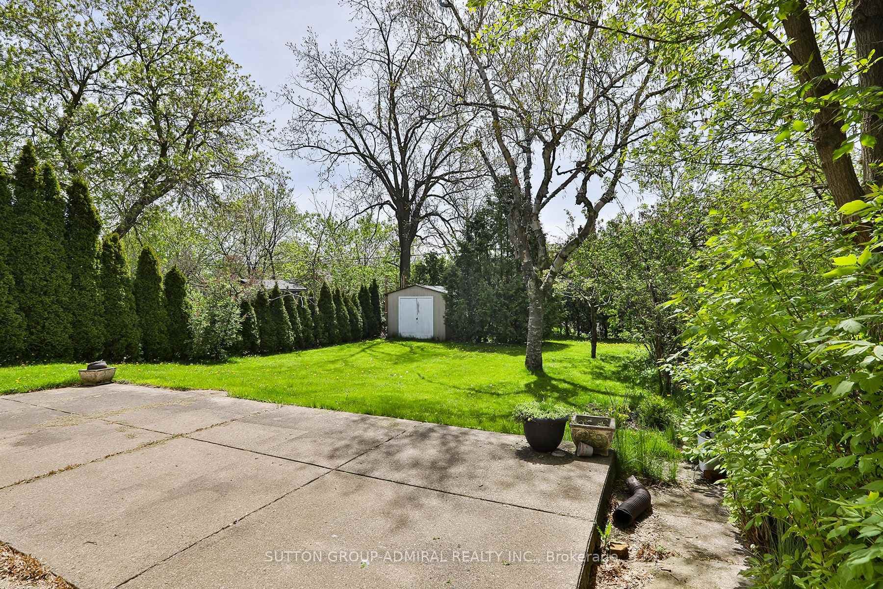 33 Regina Avenue photo 24
