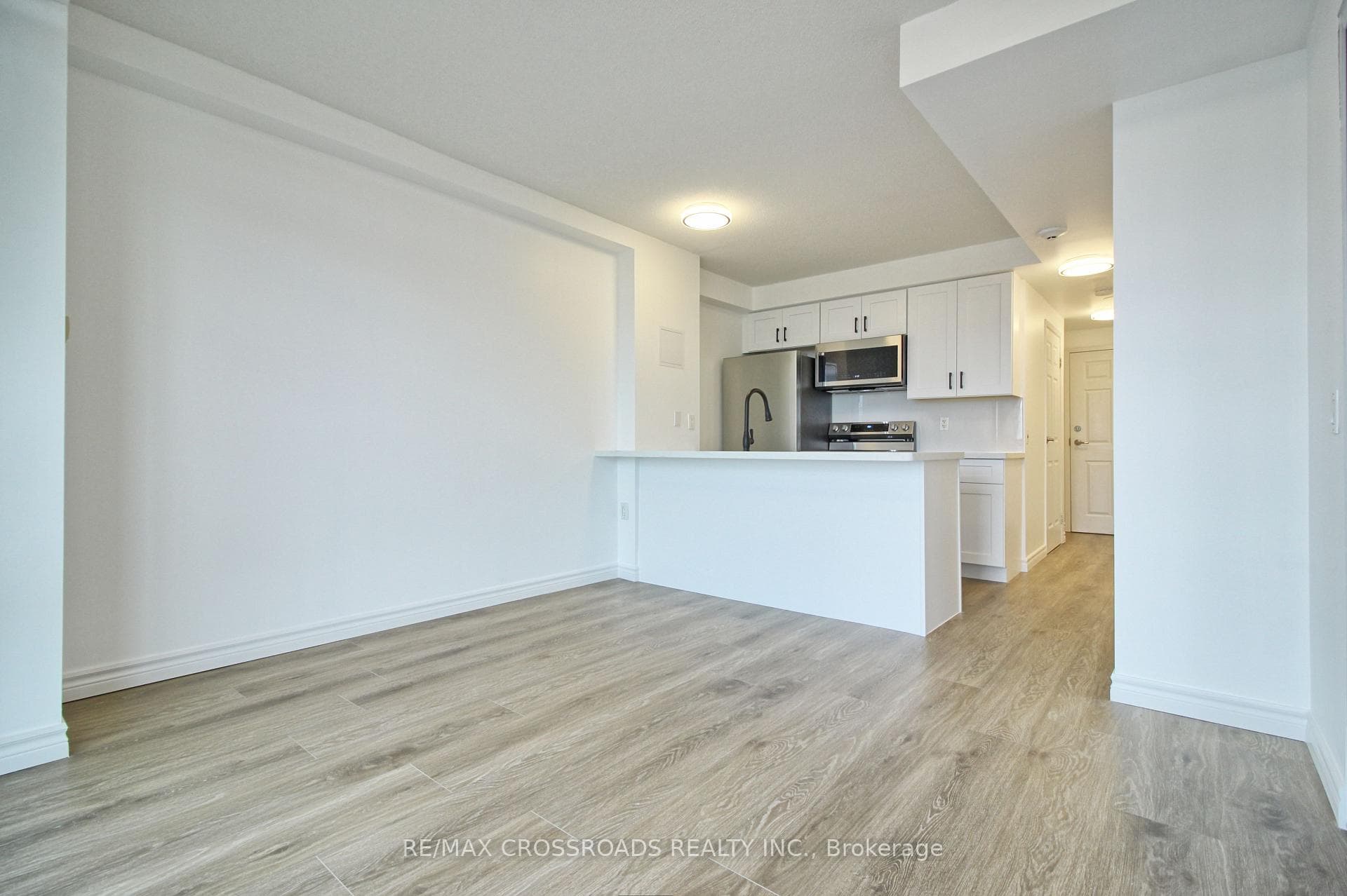 15 MAPLEWOOD Avenue Unit 810 photo 4