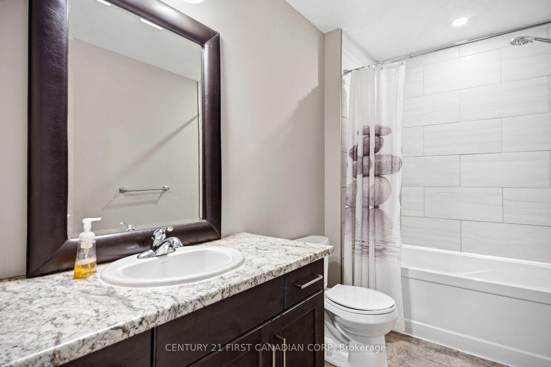 279 Oak Street photo 19