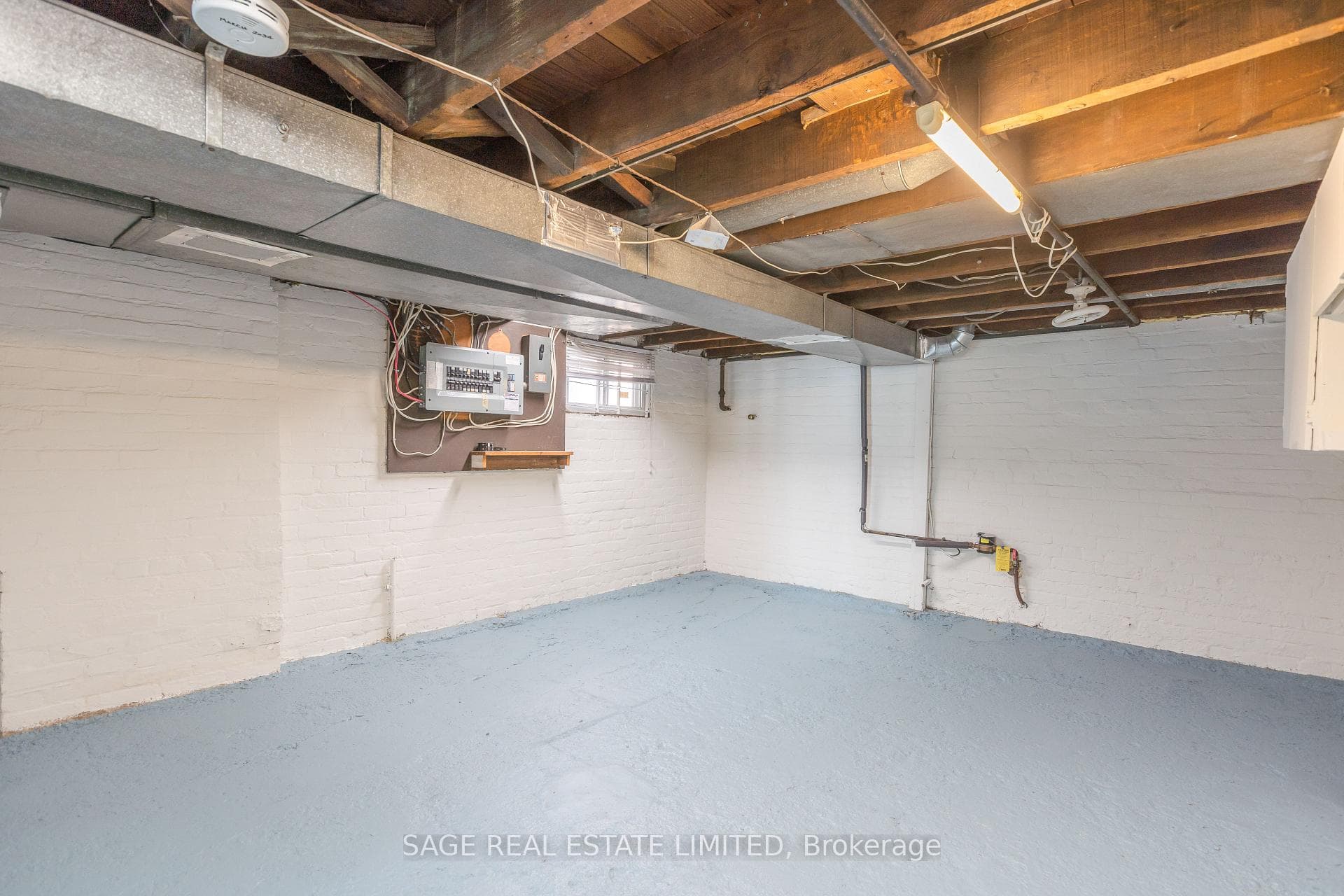 38 Queensdale Avenue photo 23