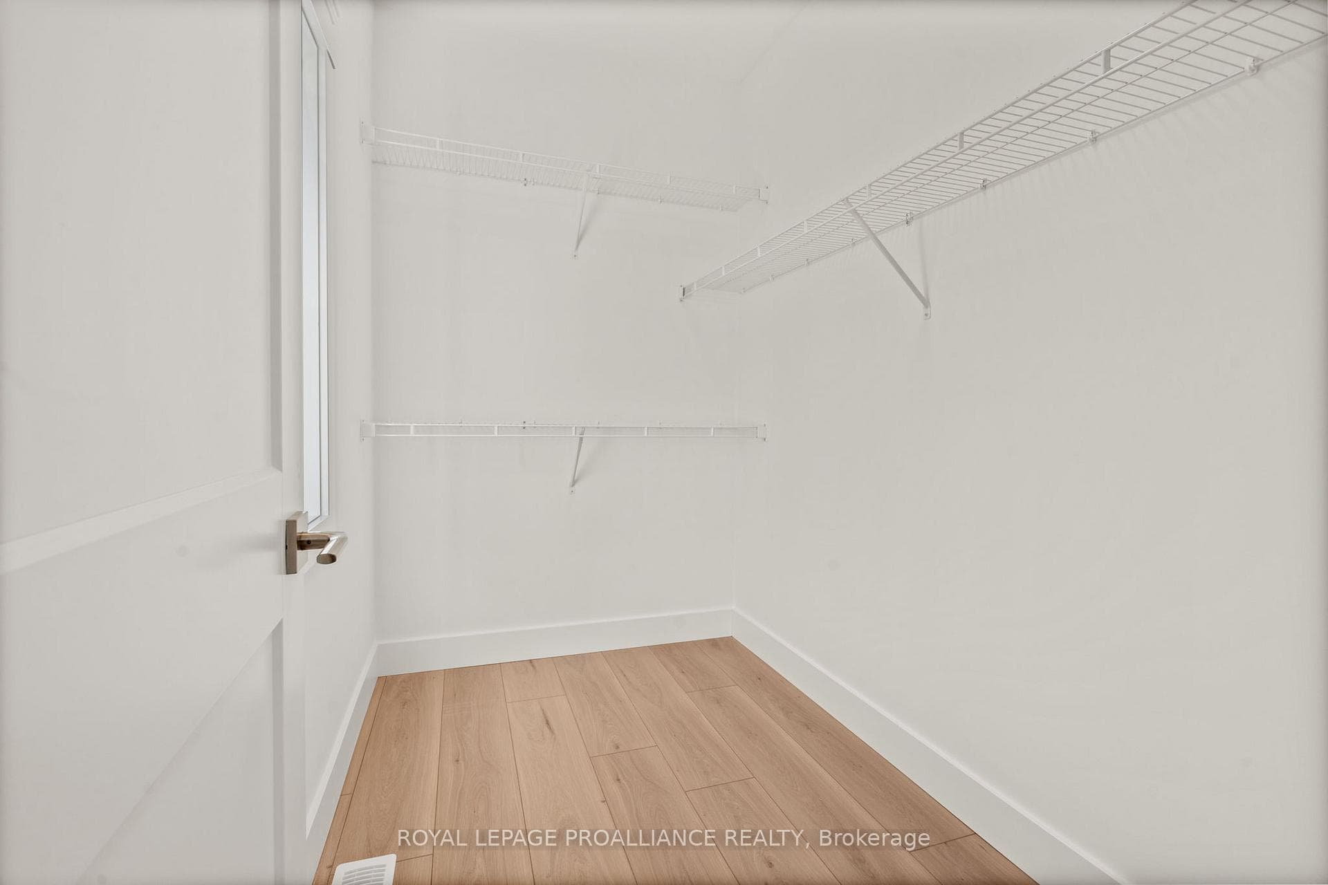 153 Riverside Boulevard photo 15