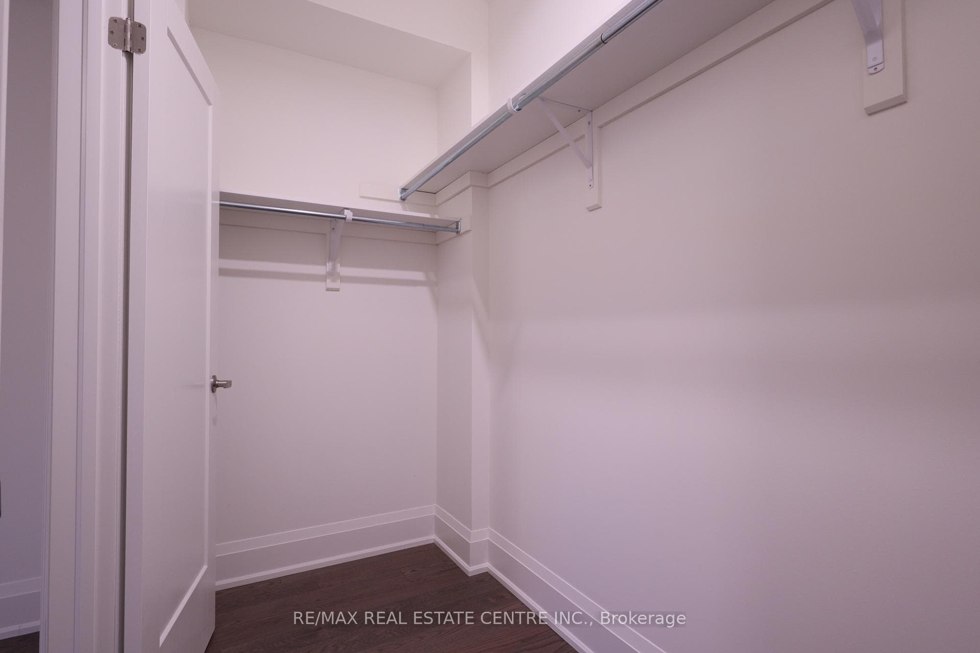 3298 Taha Gardens photo 24