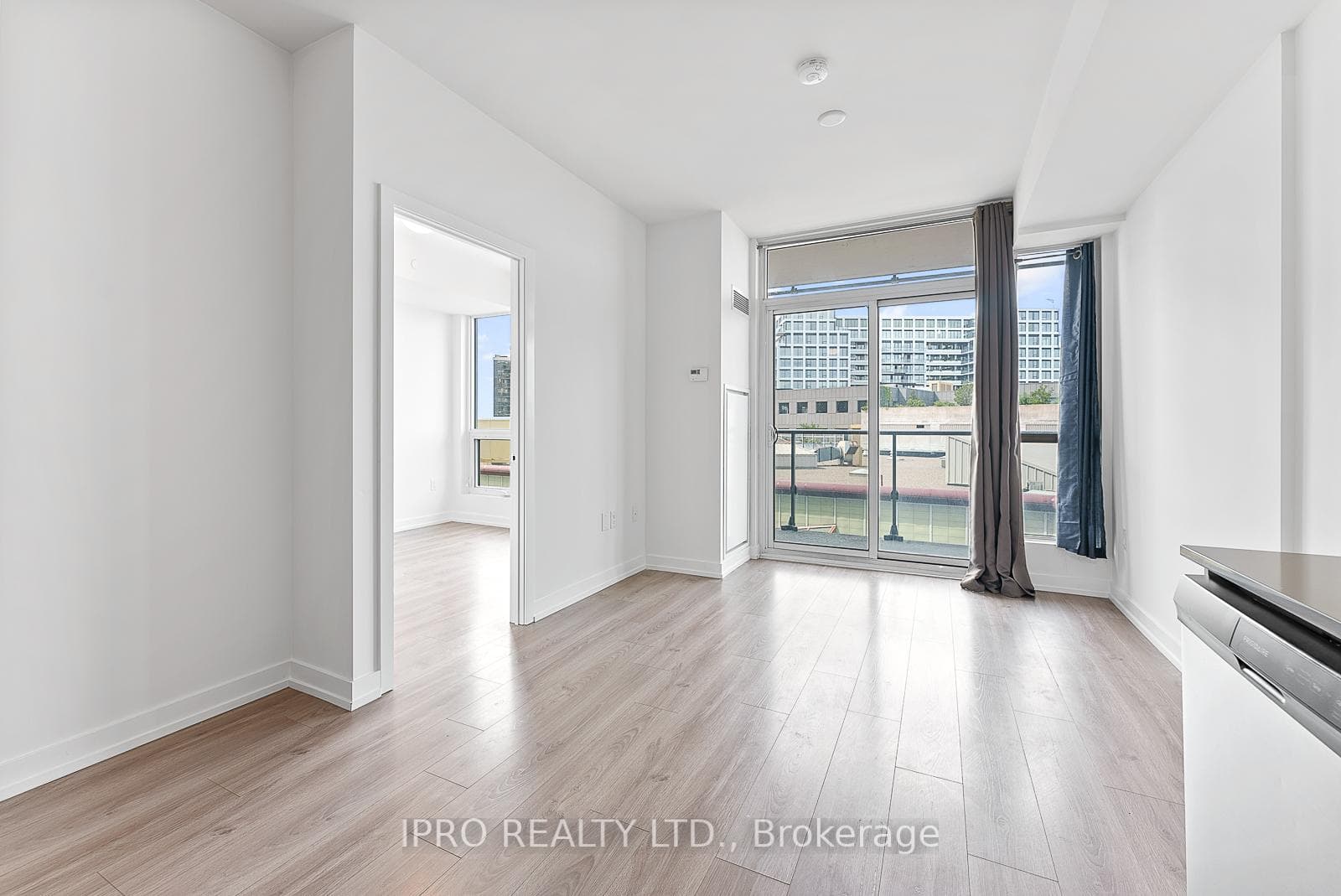 10 De Boers Drive Unit 602 photo 9