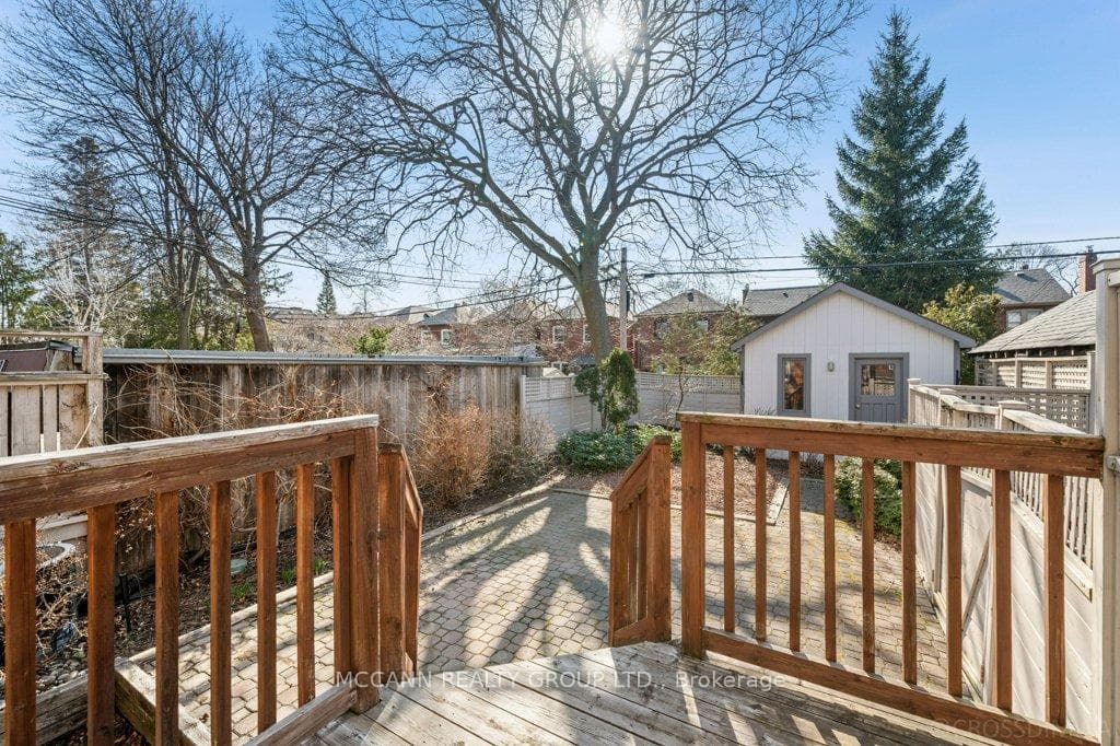 29 Roe Avenue photo 24
