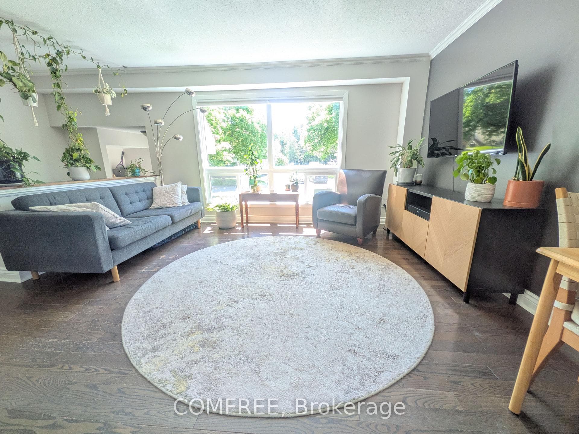 8B Forester Crescent photo 3