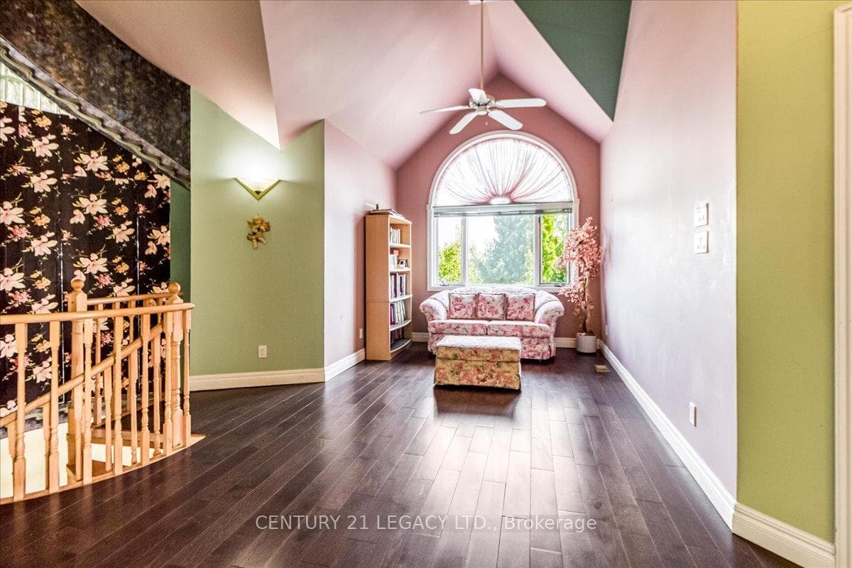 376 Maki Avenue photo 18