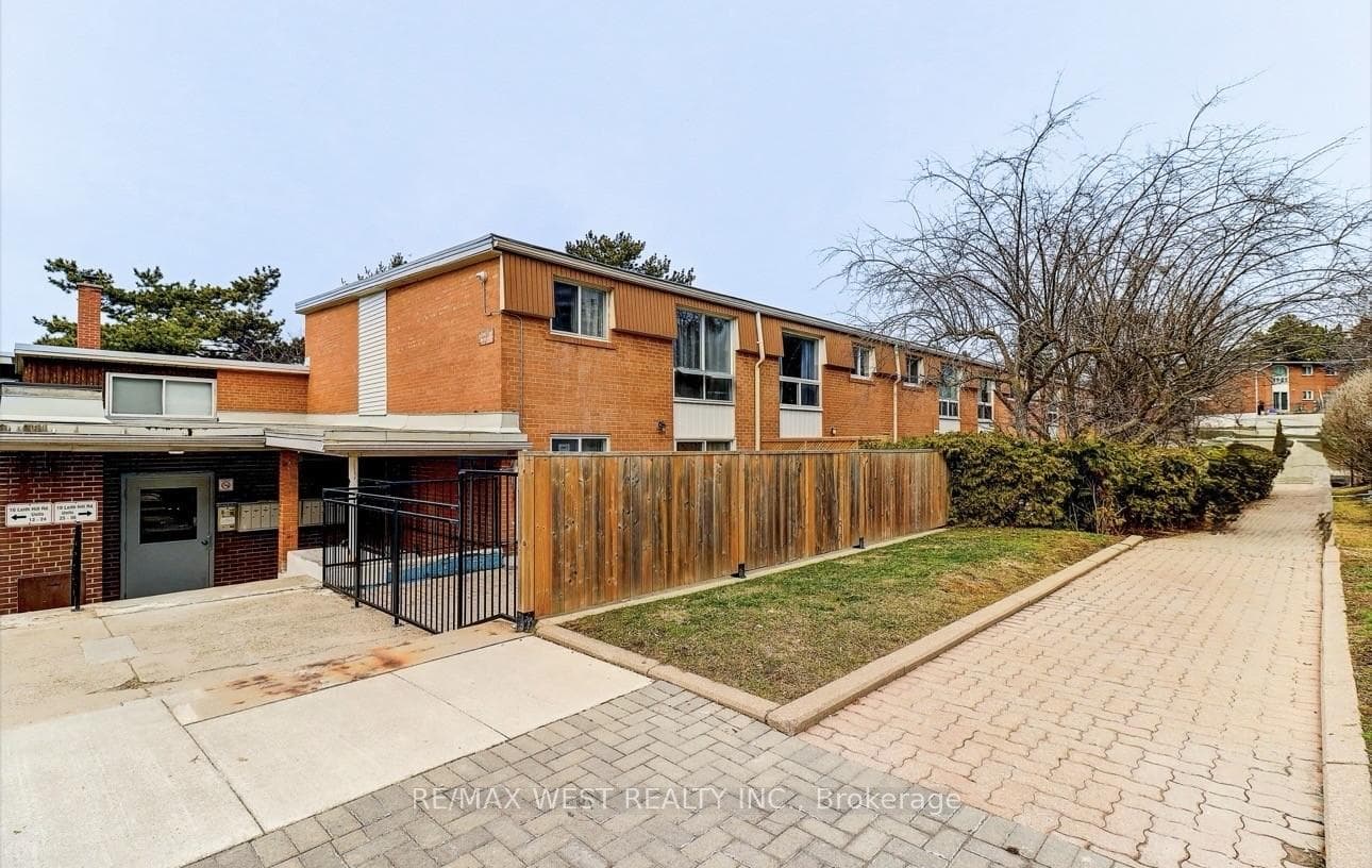 10 Leith Hill Road Unit 27 photo 22
