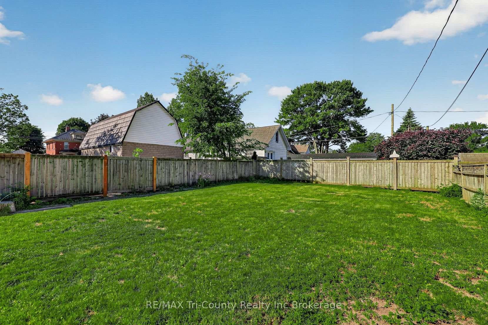 335 Broadway Street photo 5