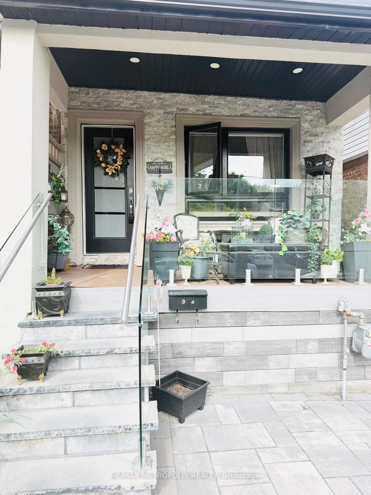 383 Coxwell Avenue Unit MAIN & UPPER photo 12
