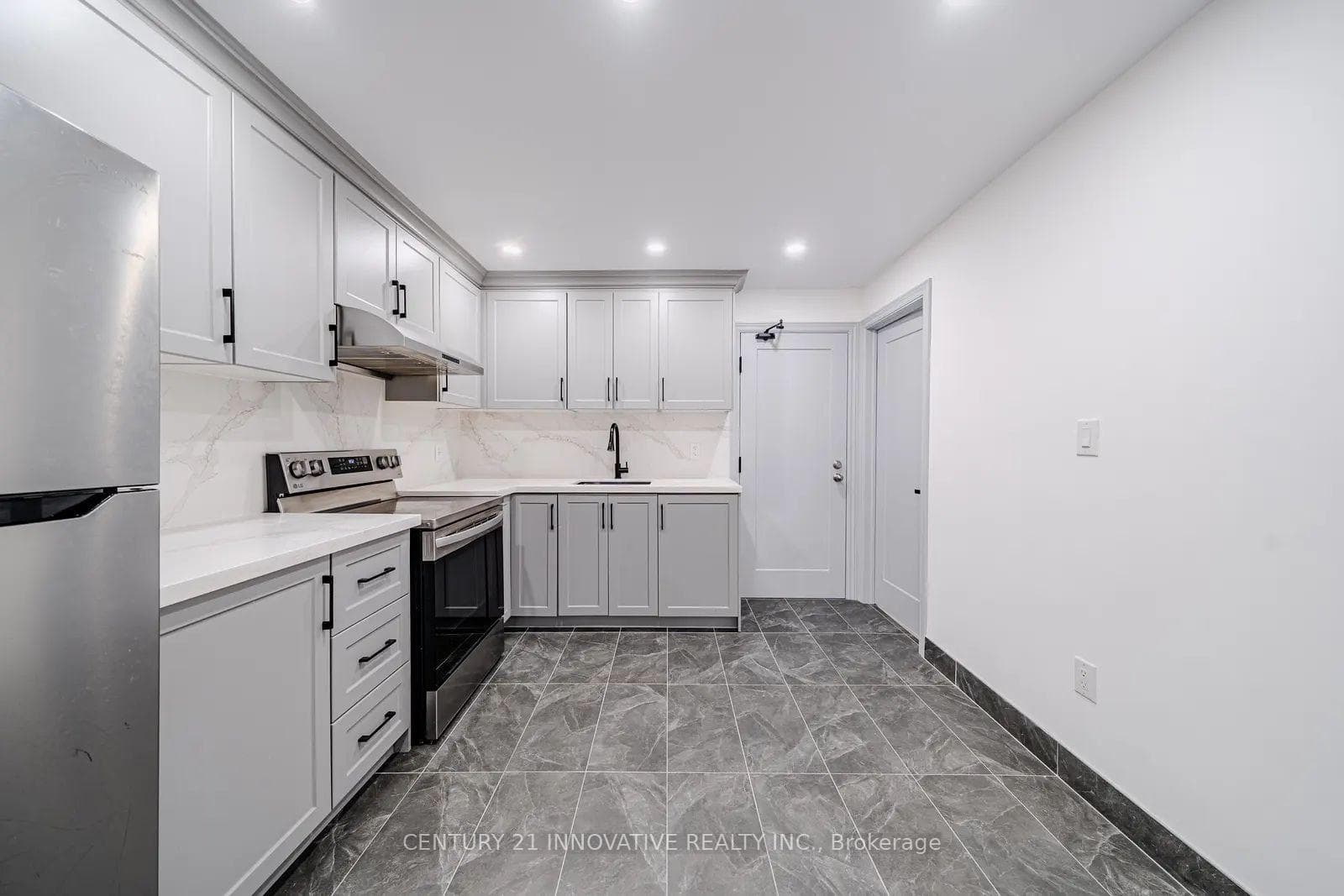 435 Miller Avenue photo 36