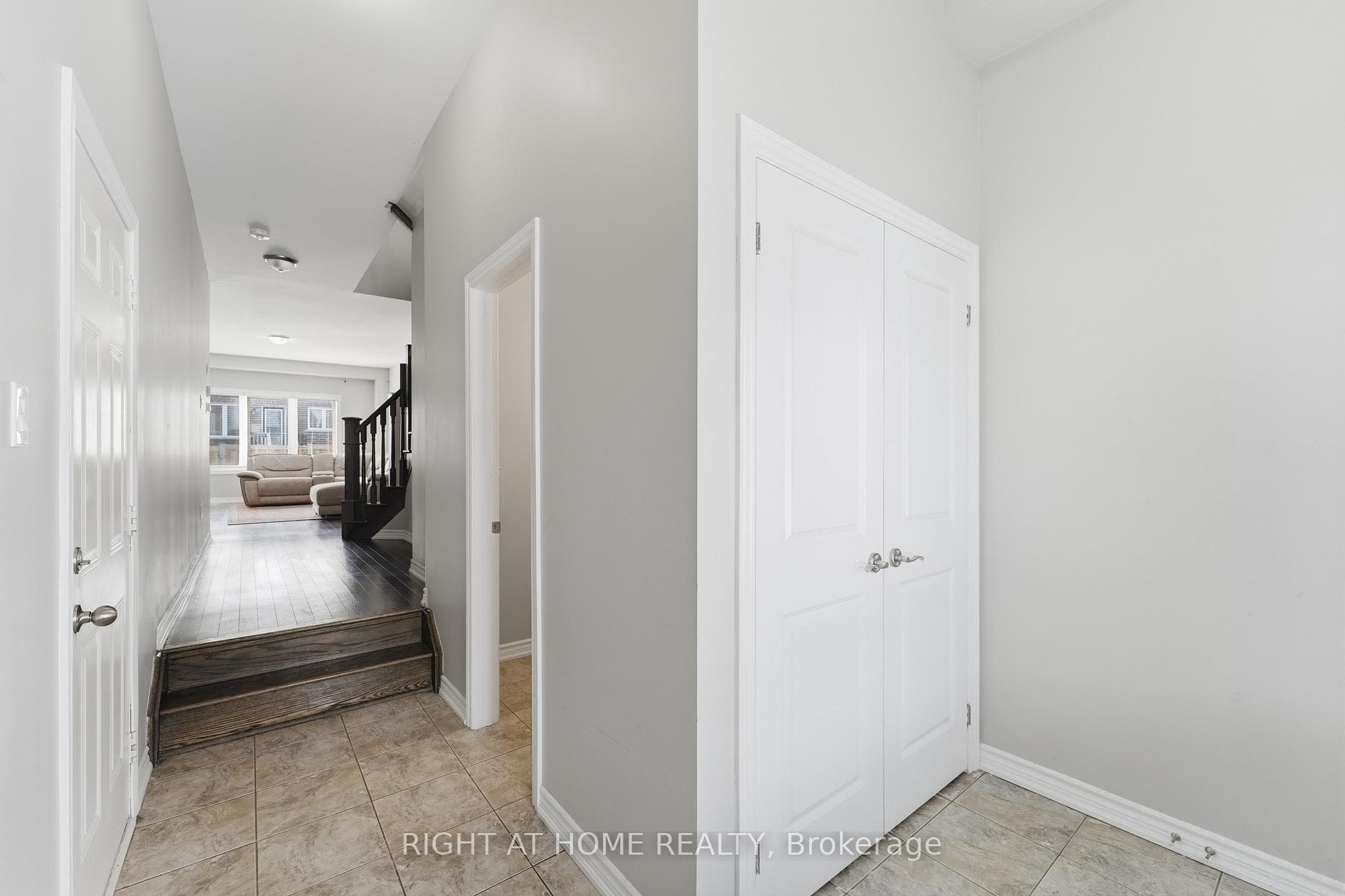 68 Thornbush Boulevard photo 4