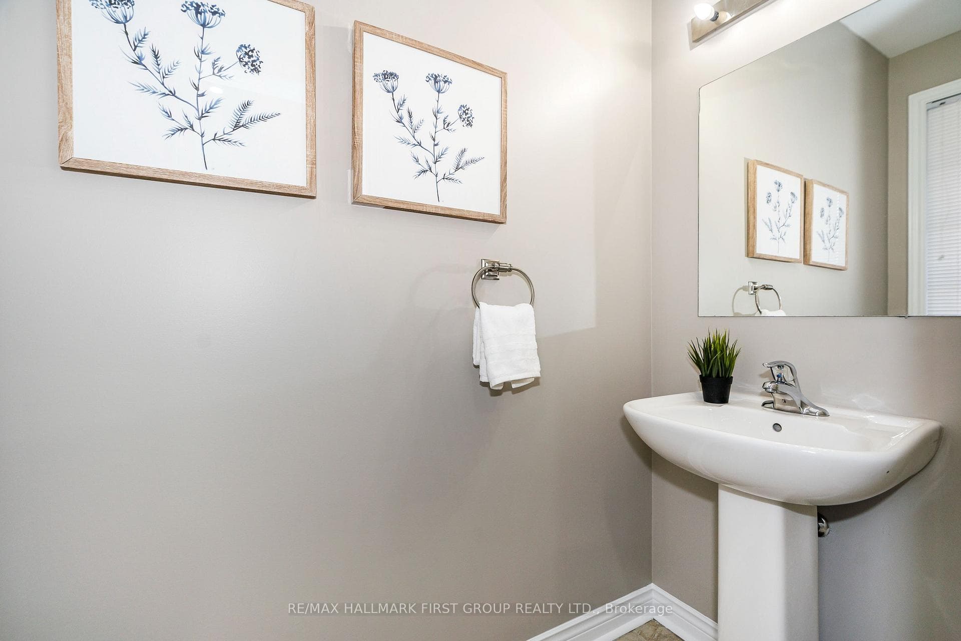 112 Garrardview Street photo 3
