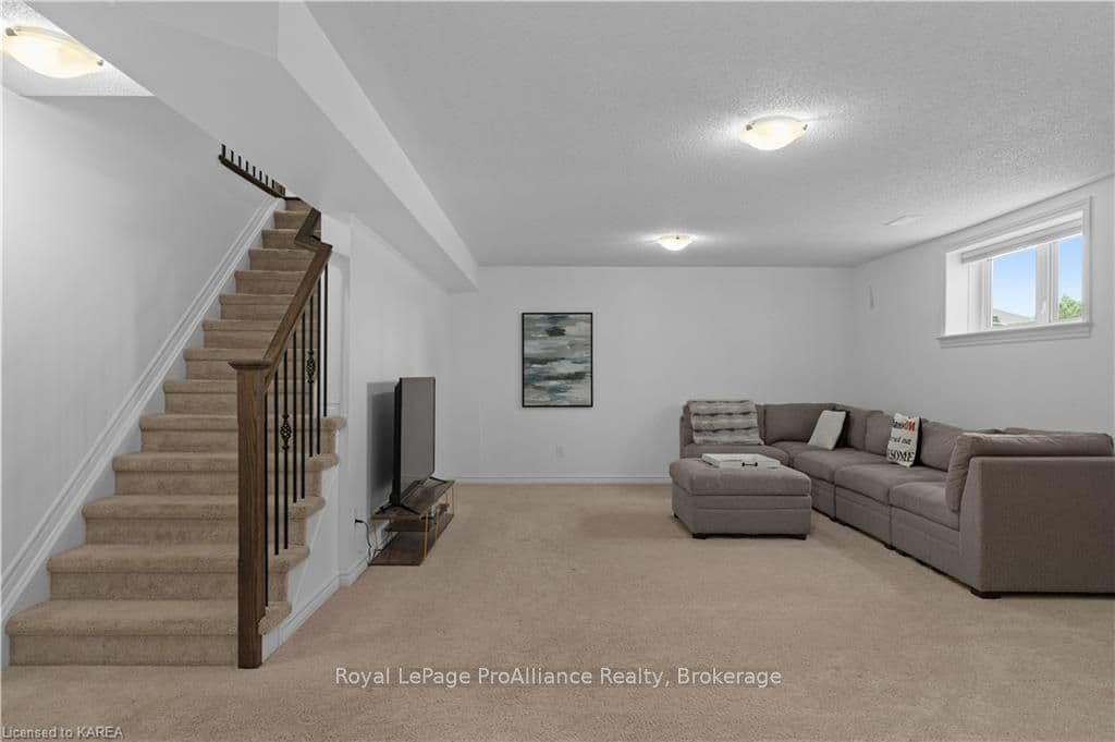 565 SAVANNAH Court photo 36