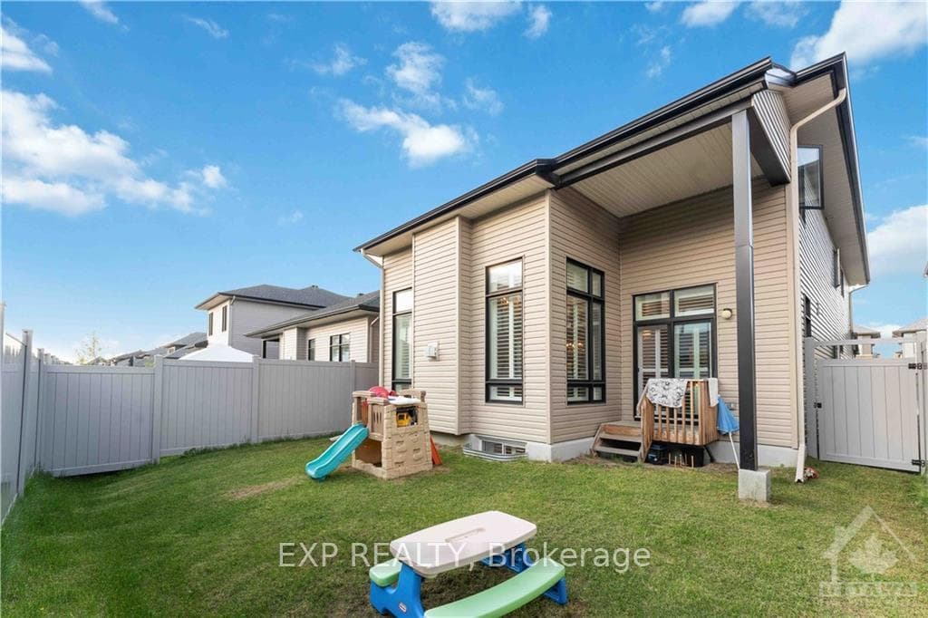 725 WOOLER Place photo 30