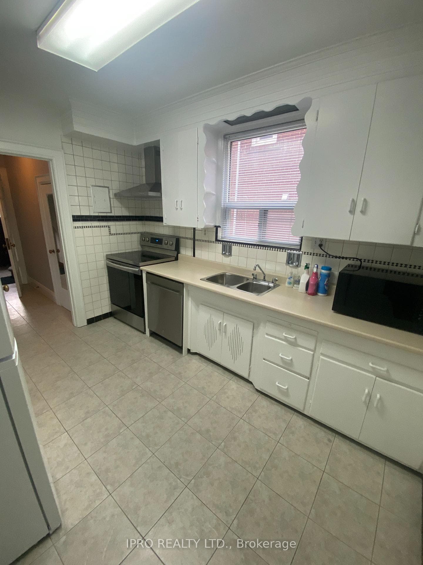 21 Highbourne Road Unit Main photo 7