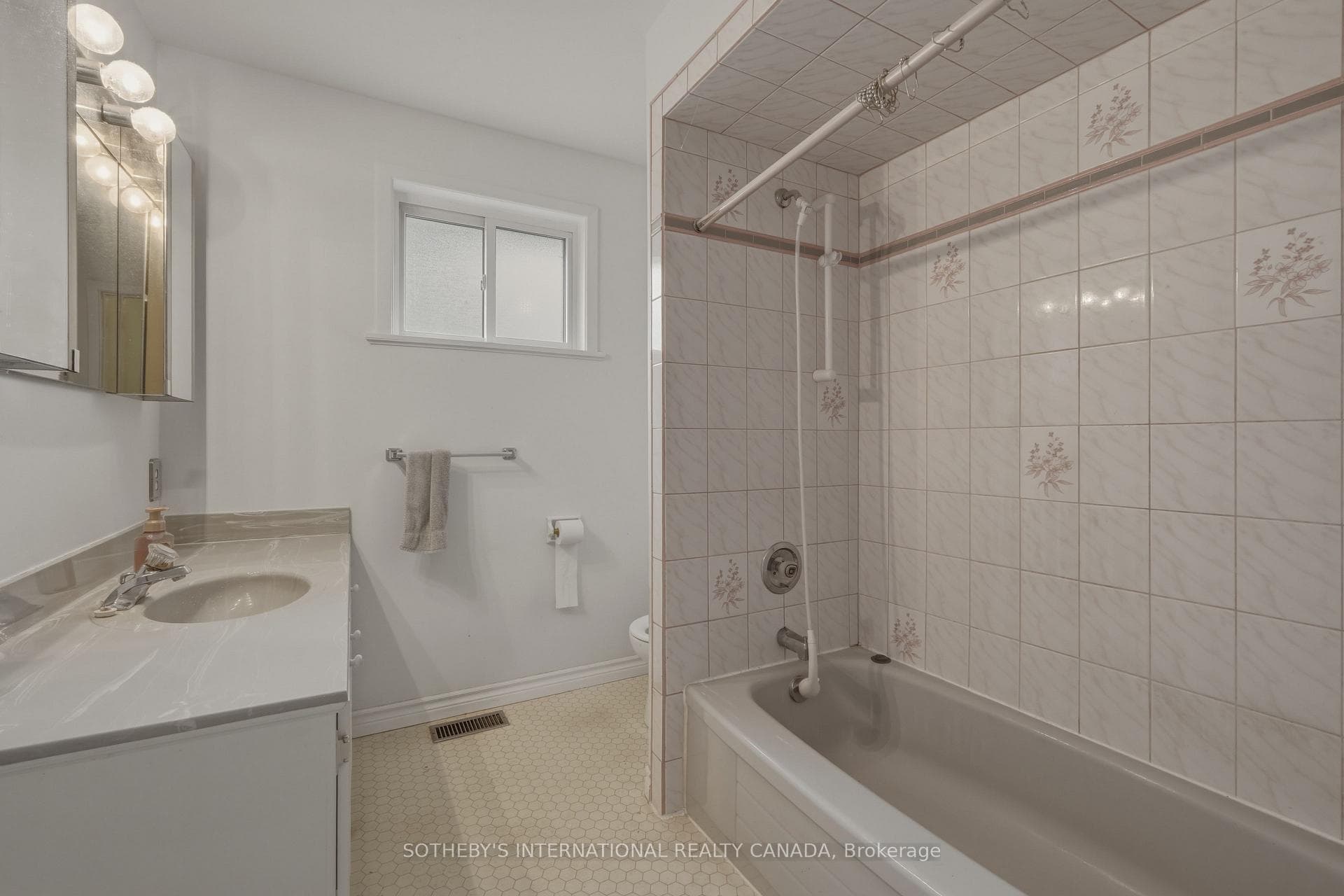 596 Maystone Court photo 23