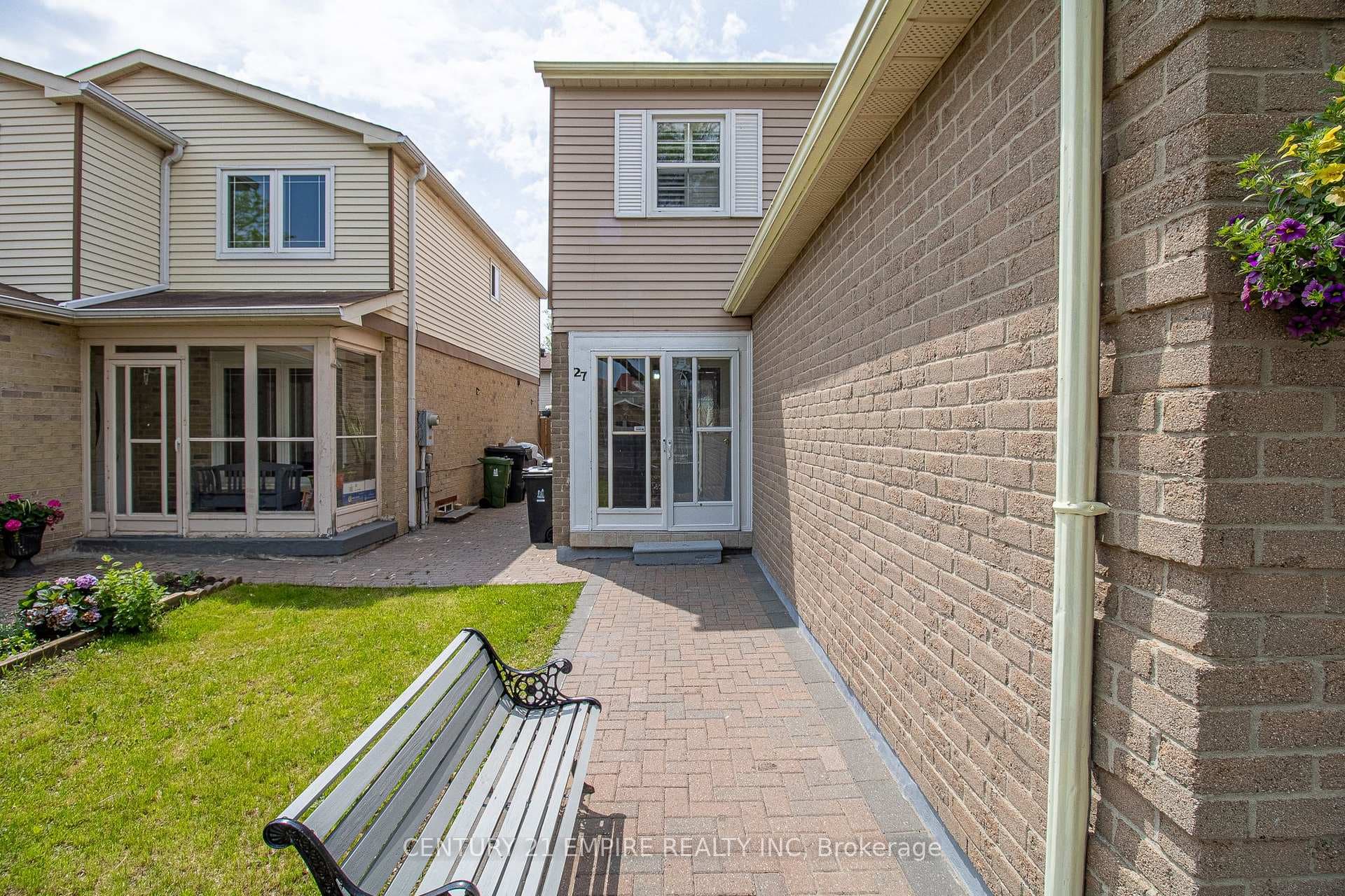27 Greenleaf Terrace photo 3