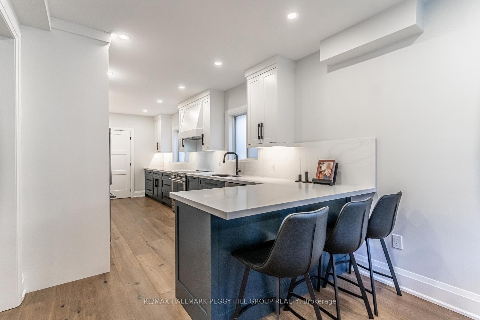 104 Fadine Road photo 6