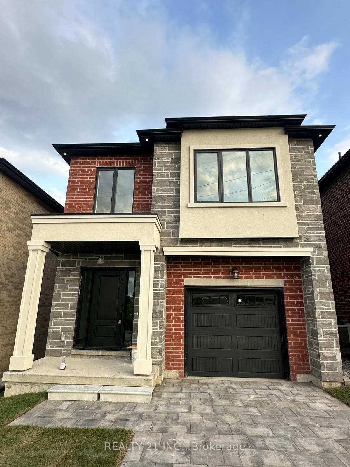 93 Chelliah Court photo 1