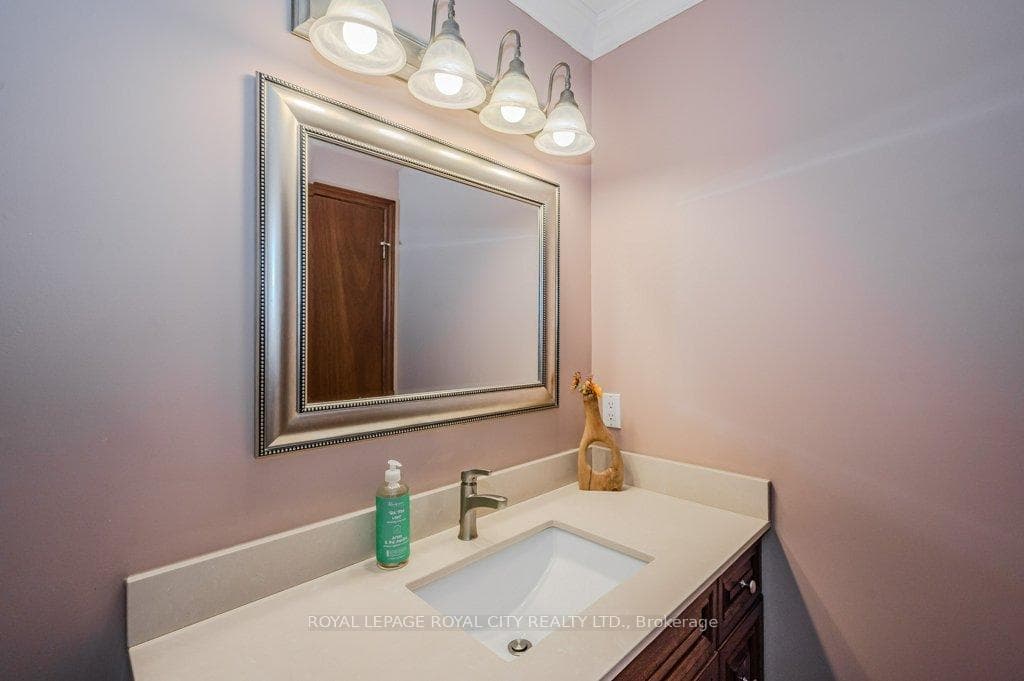 16 Lyle Place photo 22