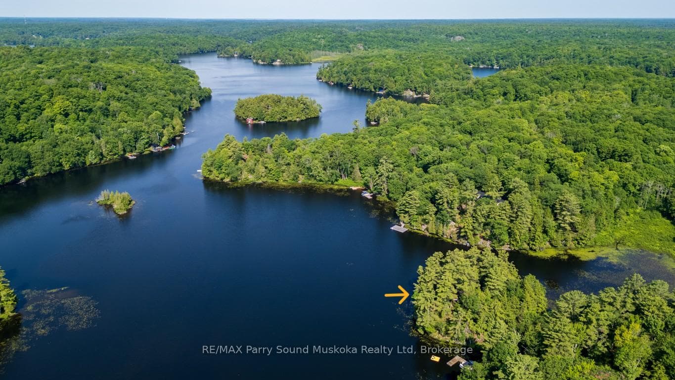 Large desirable Horseshoe Lake