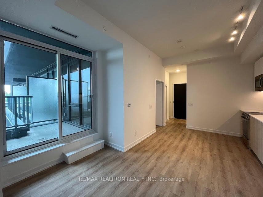 500 Dupont Street Unit 301 photo 18