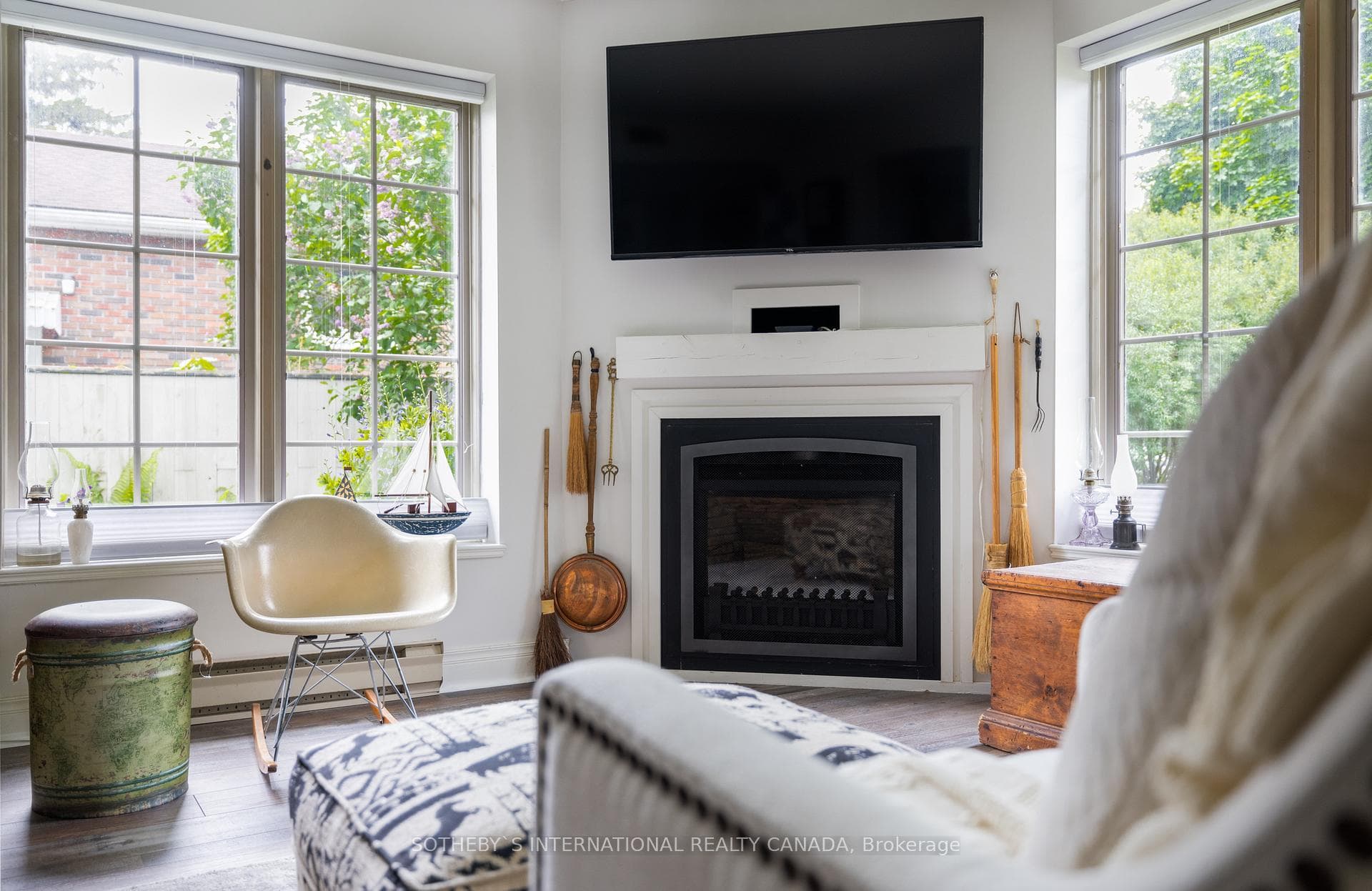 115 Robinson Street photo 9