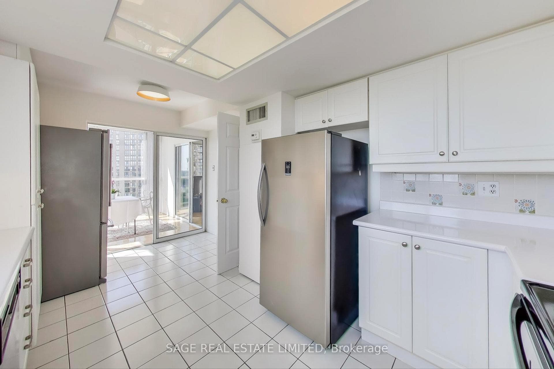 5 Concorde Place Unit 1201 photo 9