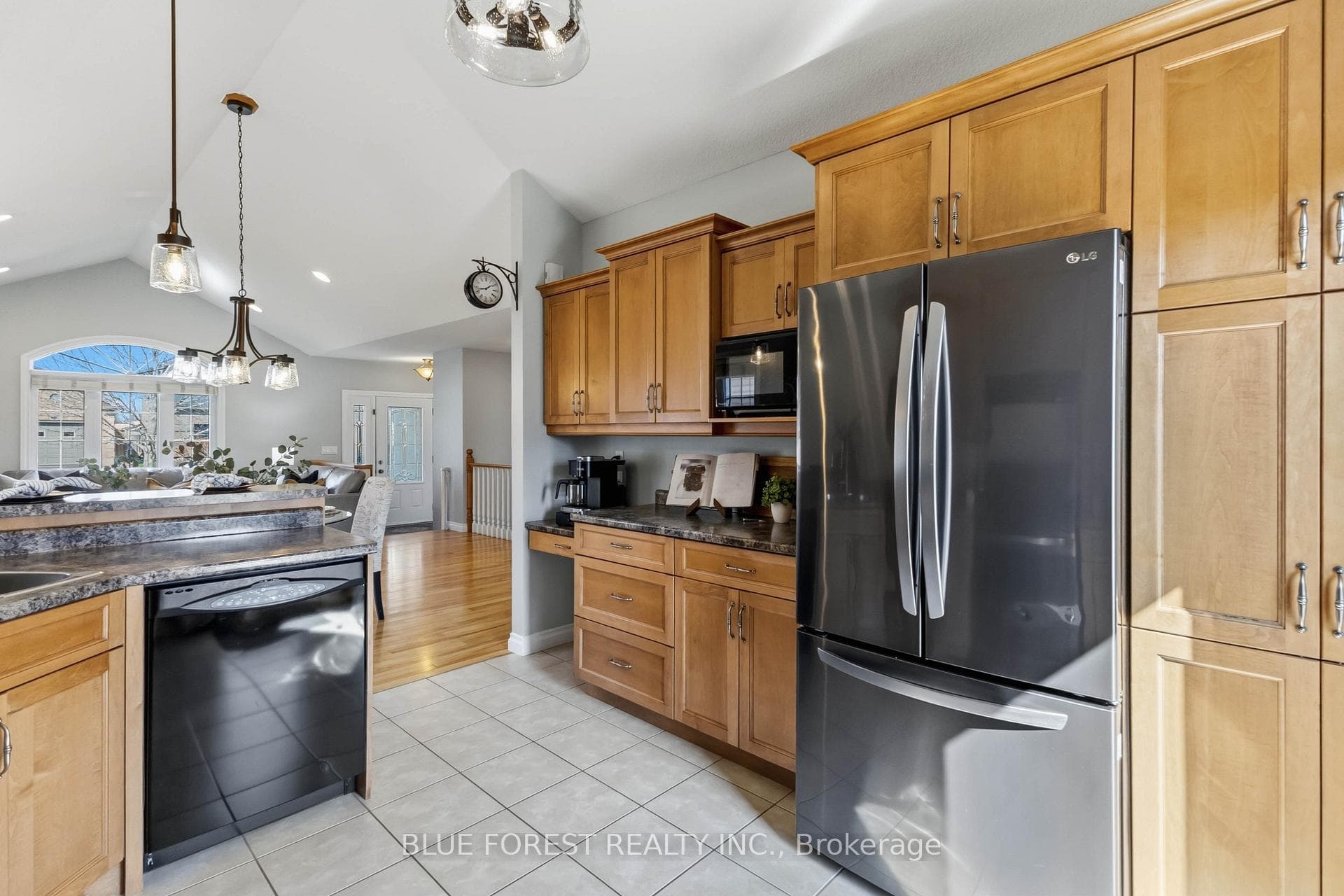 29 Holland Avenue photo 16
