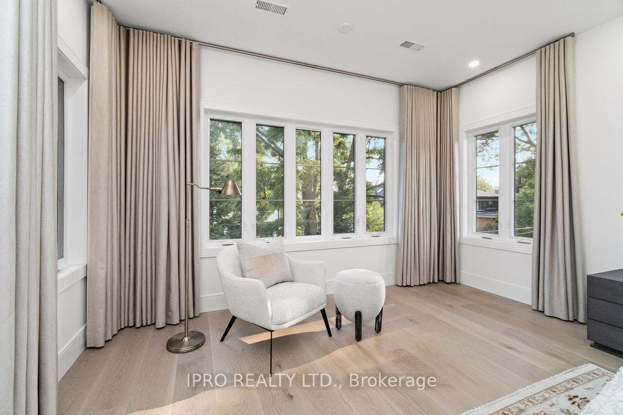 47 Ambleside Avenue photo 19