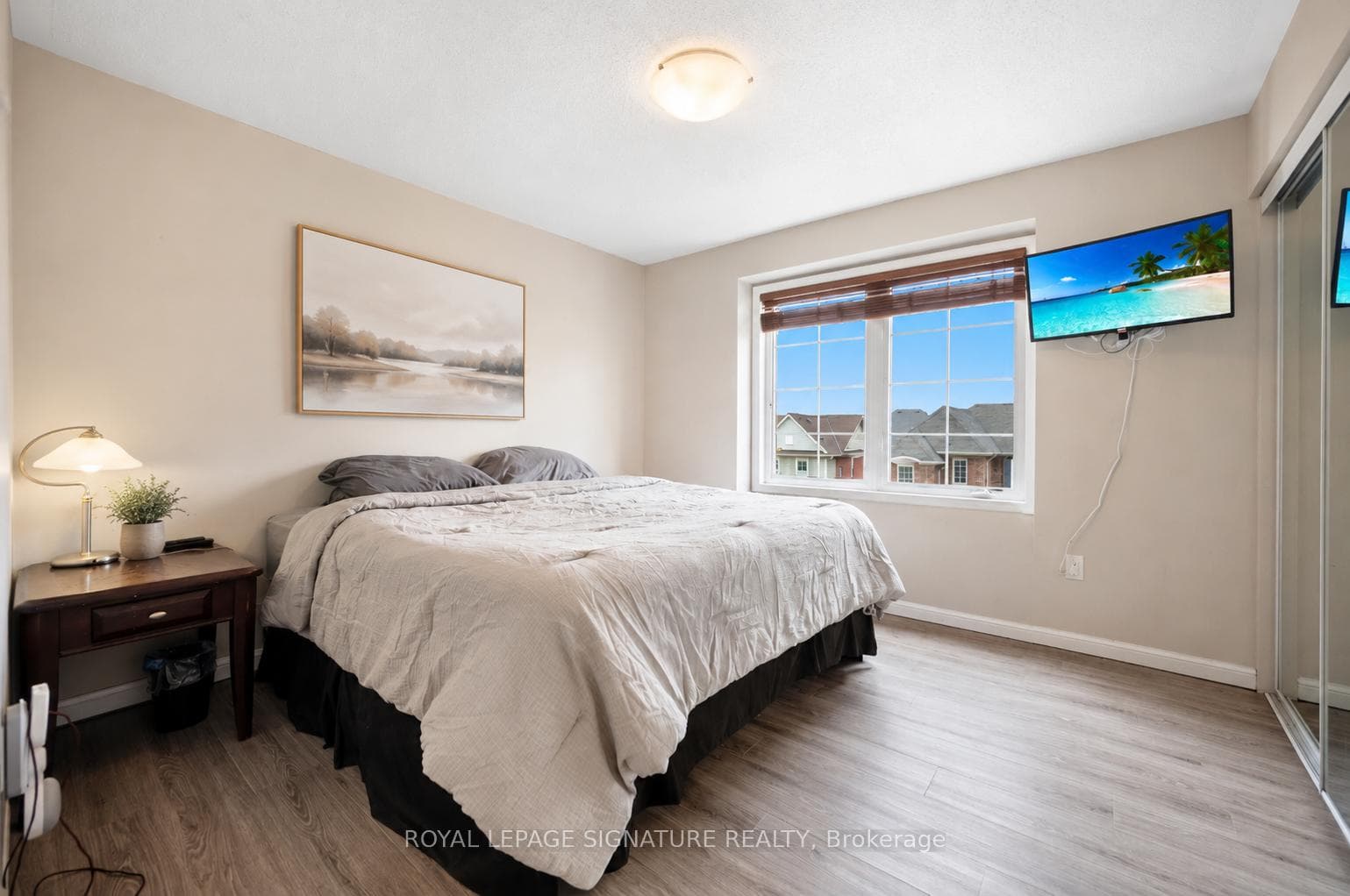 910 Deverell Place photo 23