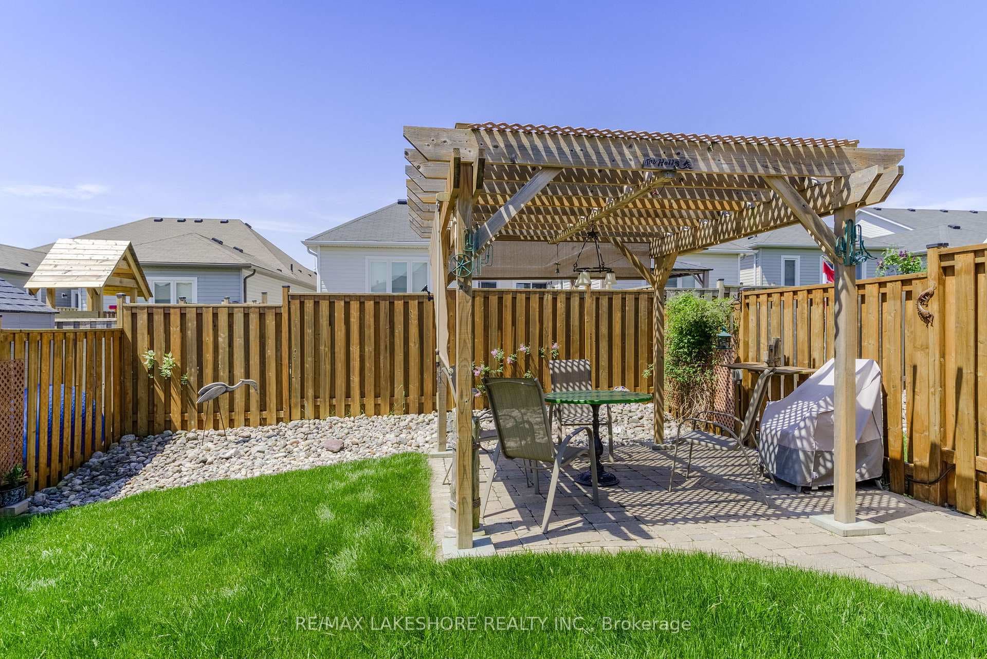 697 Fisher Street photo 33
