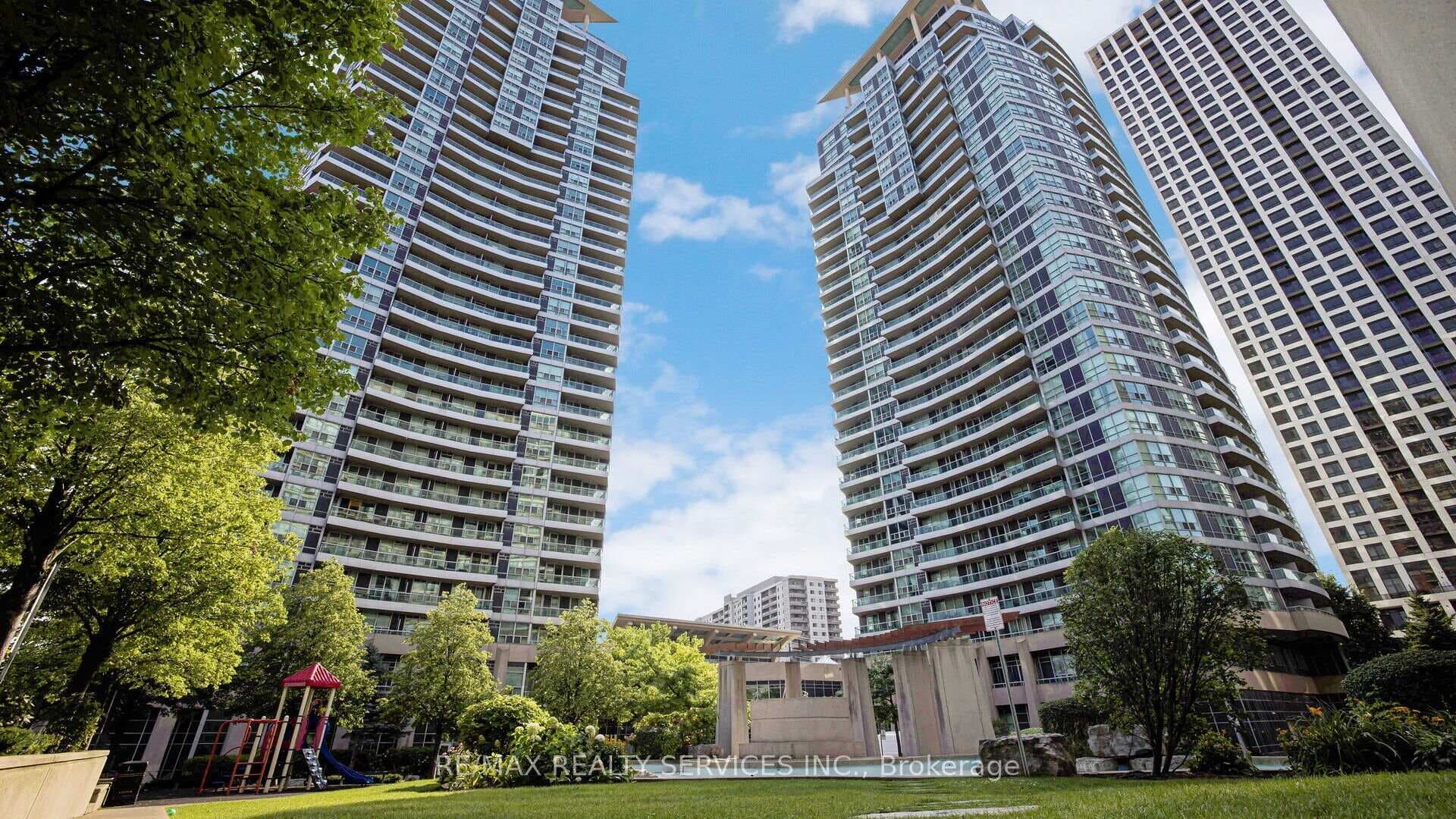33 Elm Drive Unit 2208 photo 2