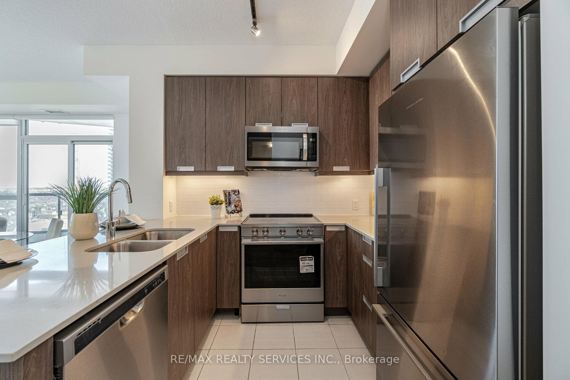35 Watergarden Drive Unit 2418 photo 7