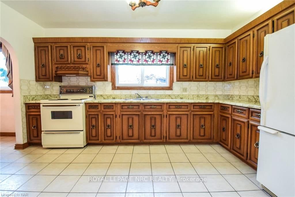 326 CROWLAND Avenue photo 12