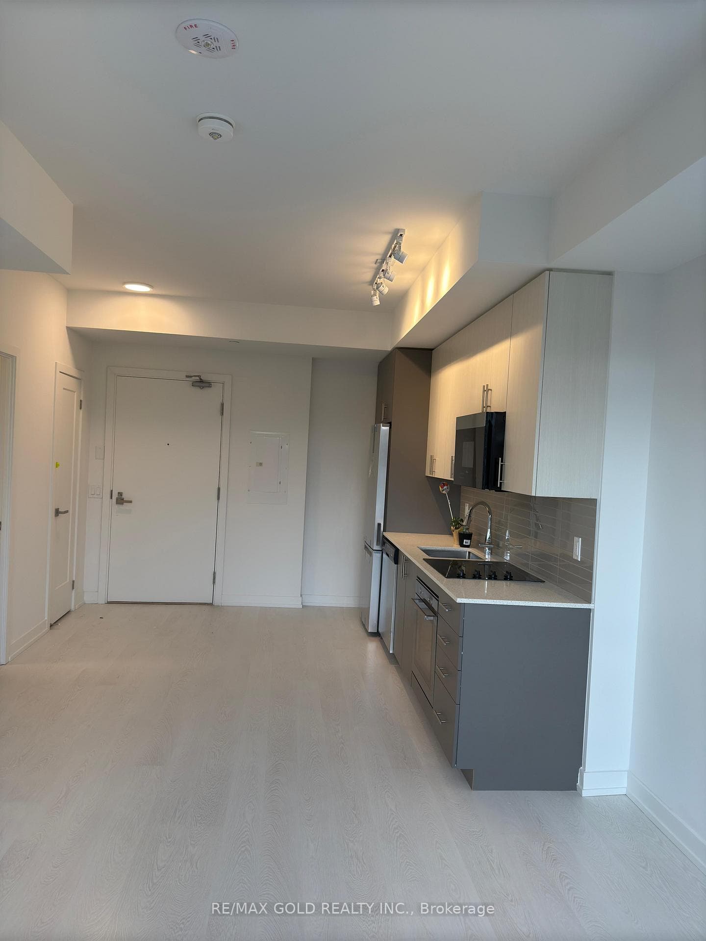 415 Main Street Unit 619 photo 2