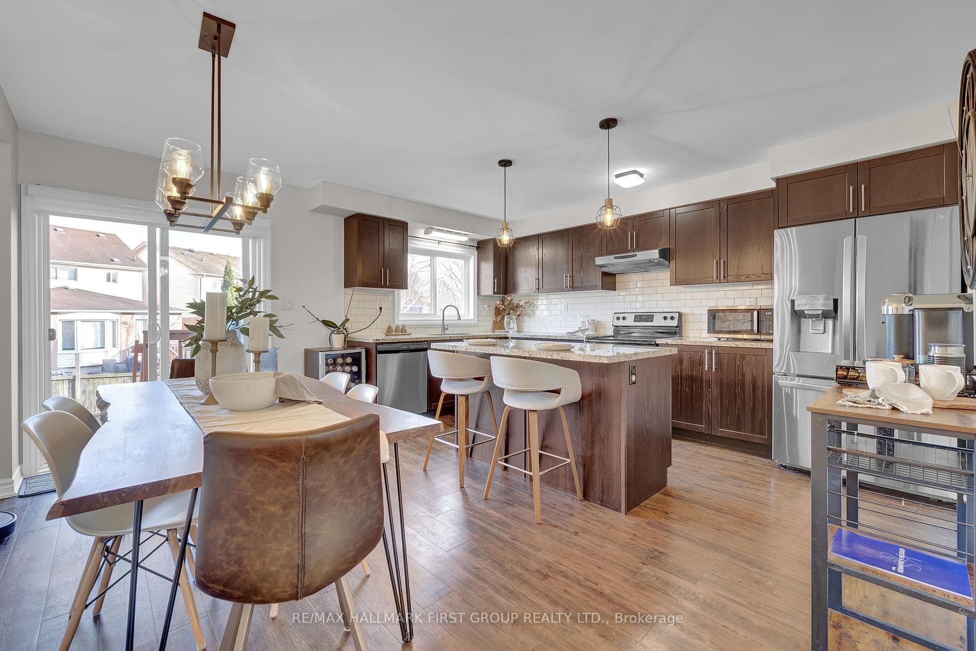 85 Markham Trail photo 6