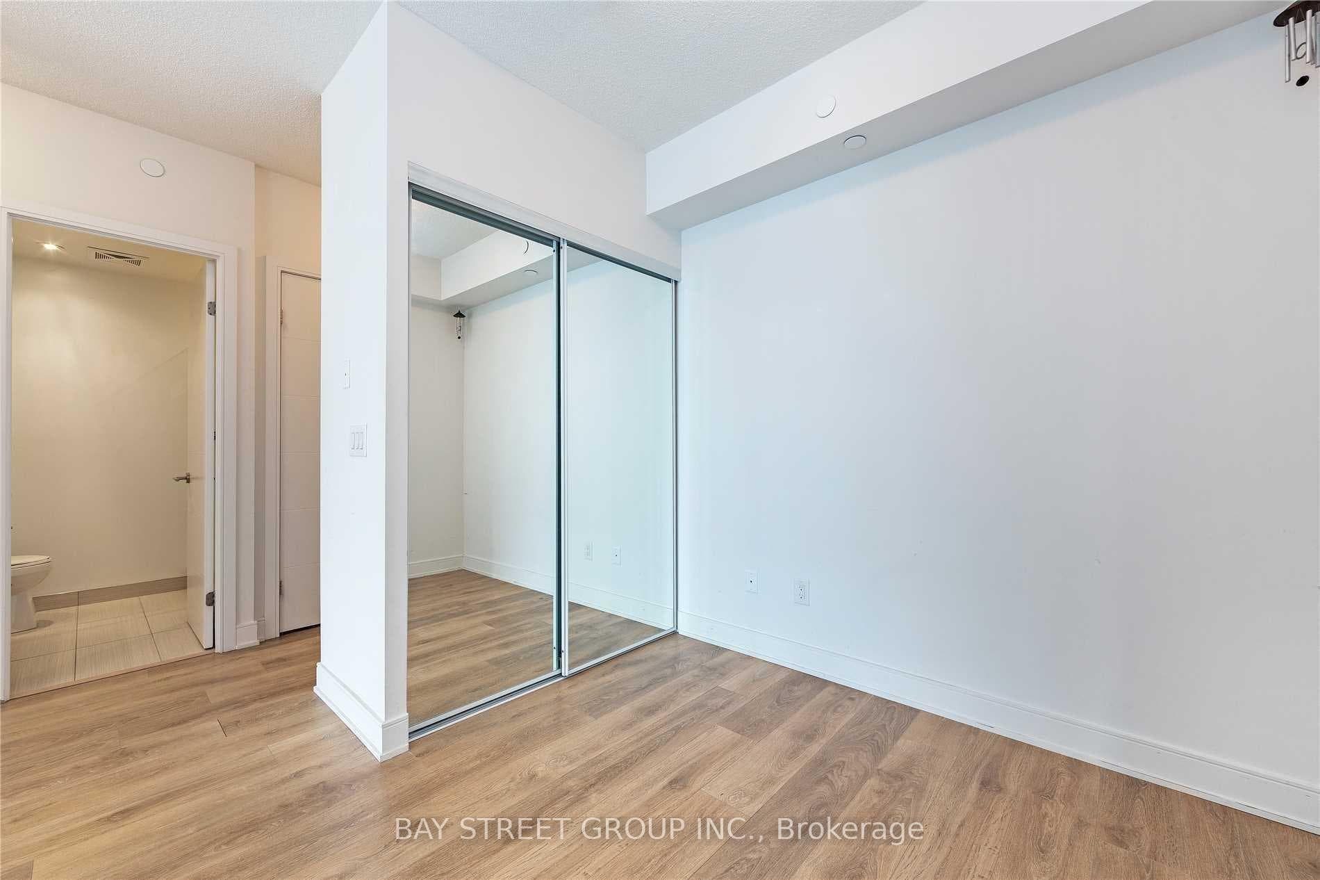 525 Adelaide Street Unit 1820 photo 5