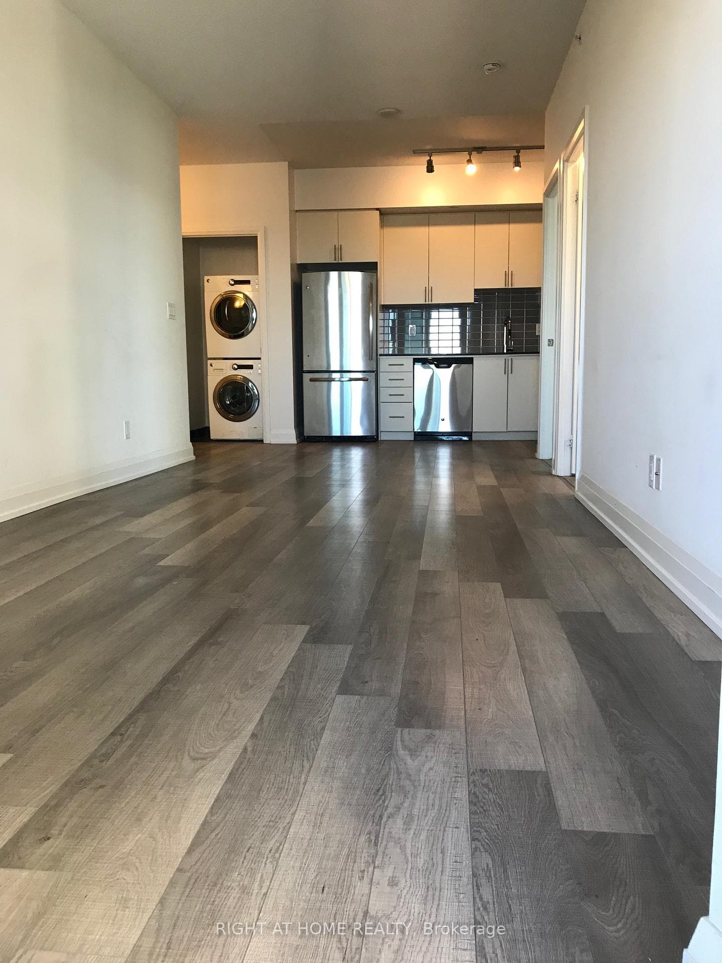 7171 Yonge Street Unit 807 photo 4