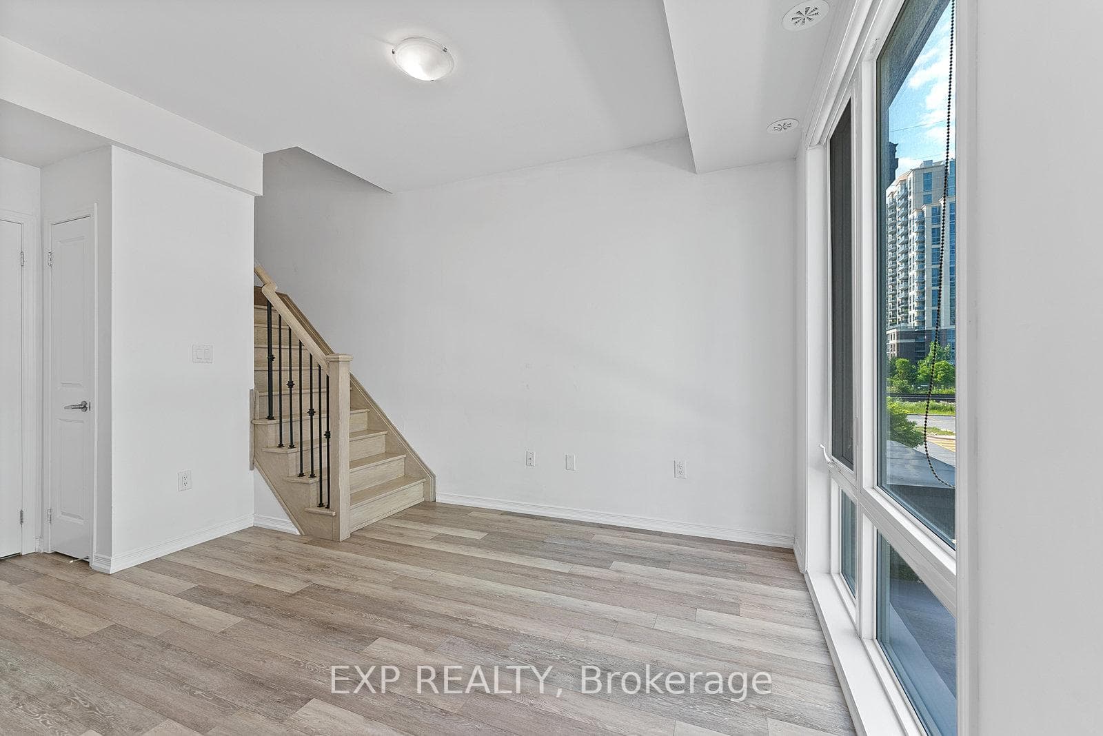 28 Fieldway Road Unit 64 photo 7